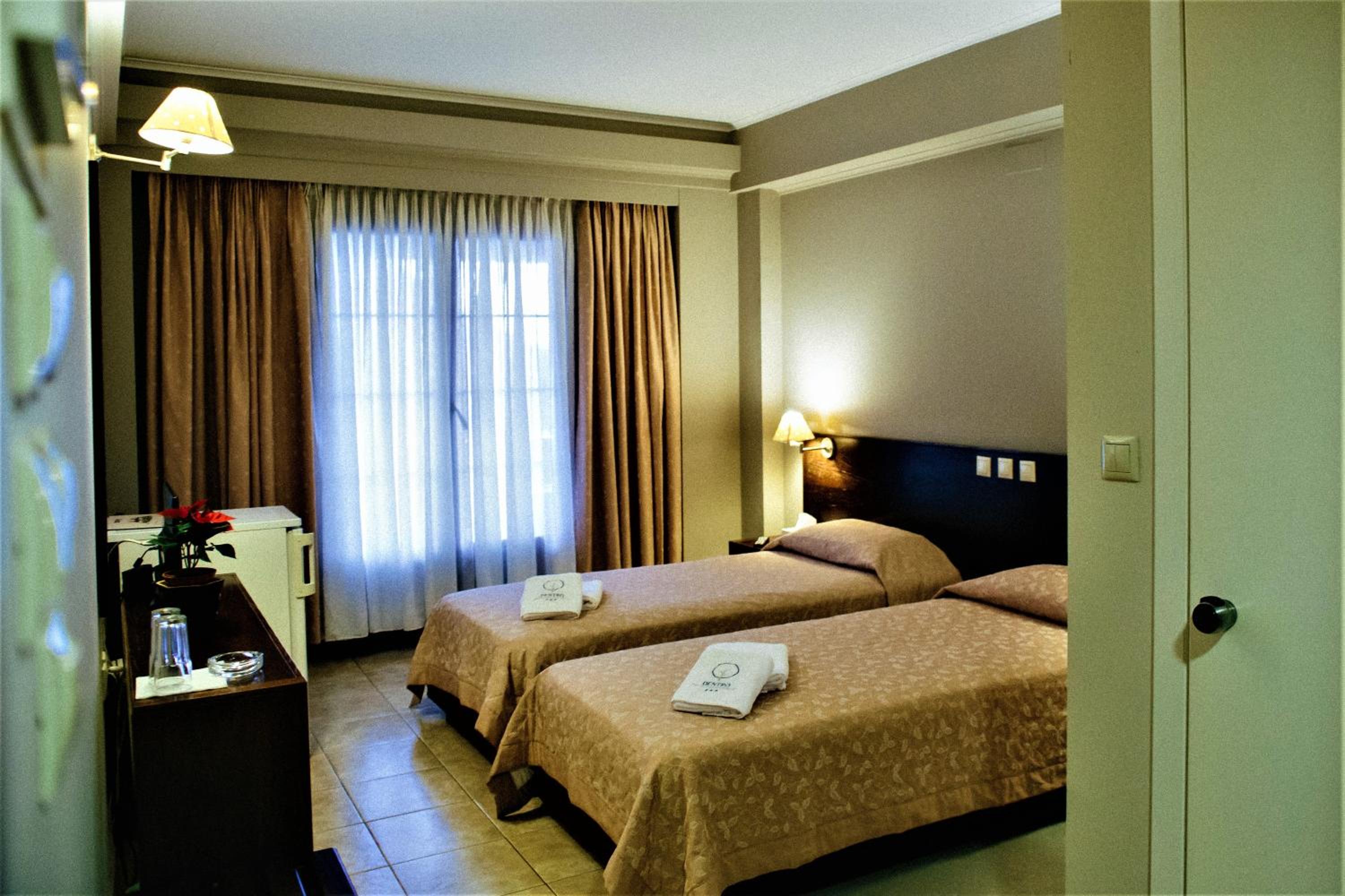 Deluxe Double Room with Balcony - Photo 8