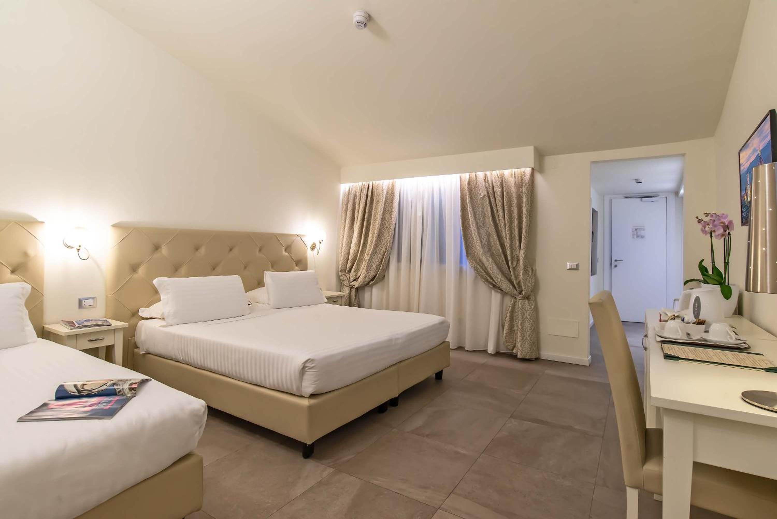 Triple Room - Photo 9