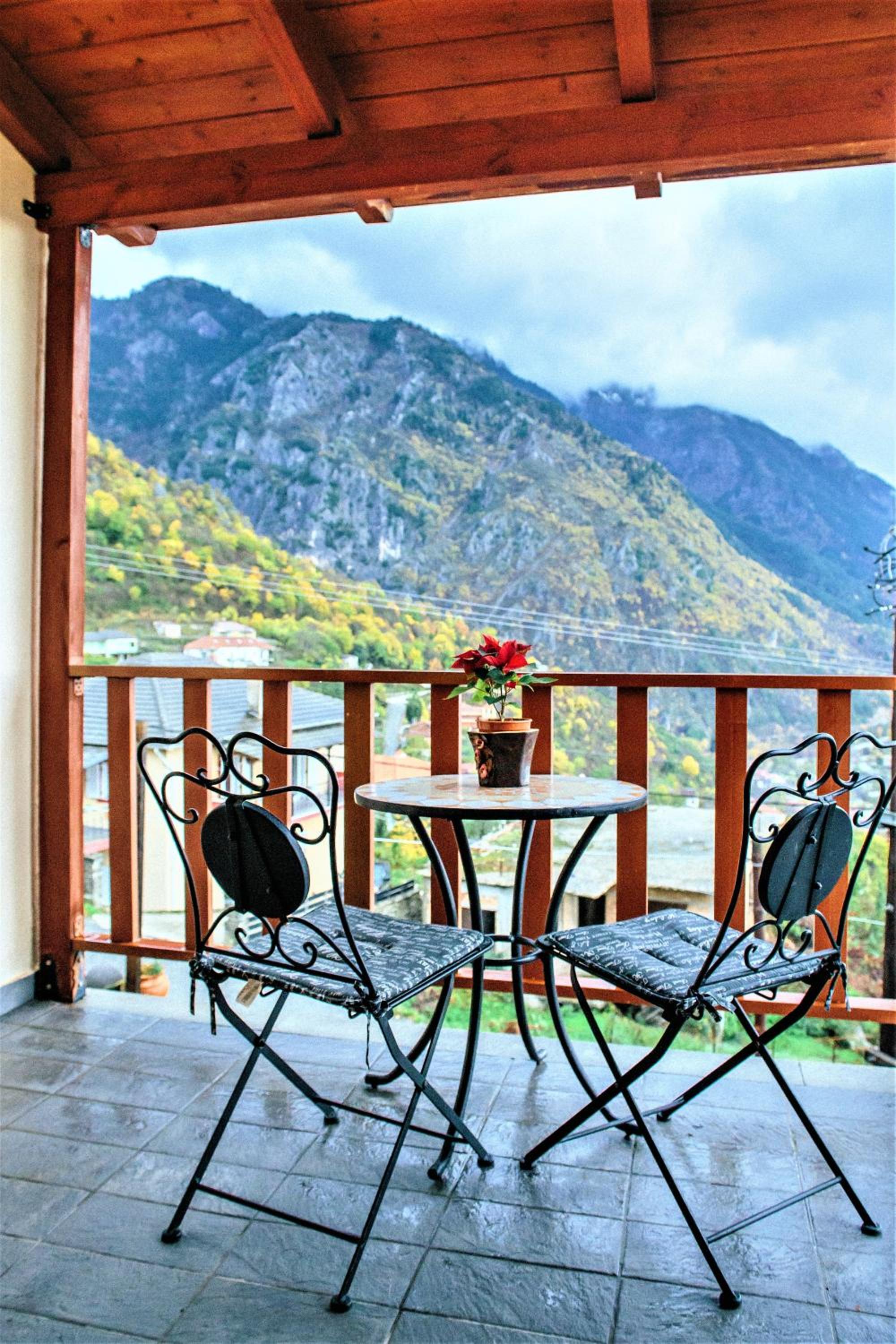 Deluxe Double Room with Balcony - Photo 9