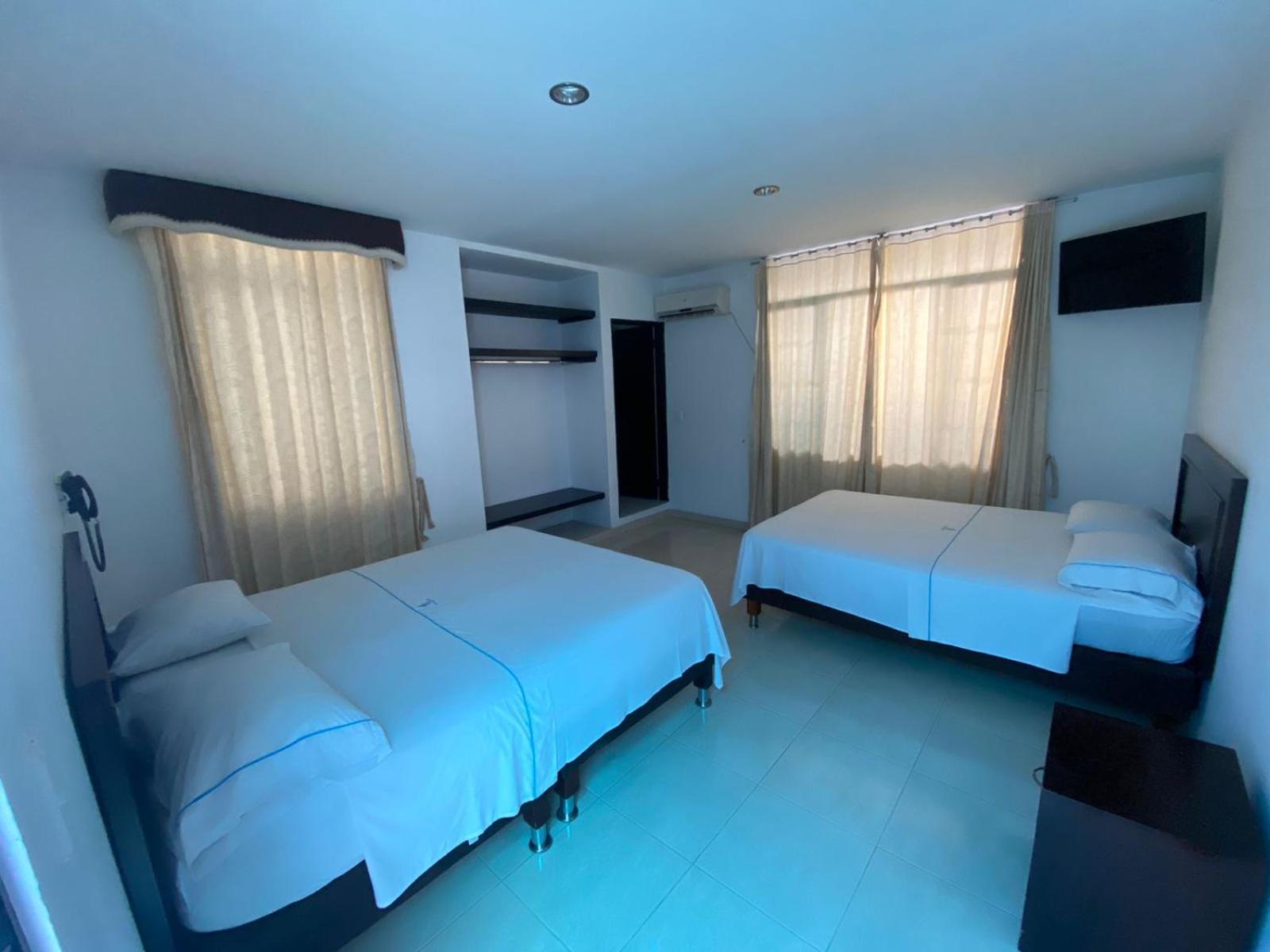 Queen Room with Two Queen Beds photo 2