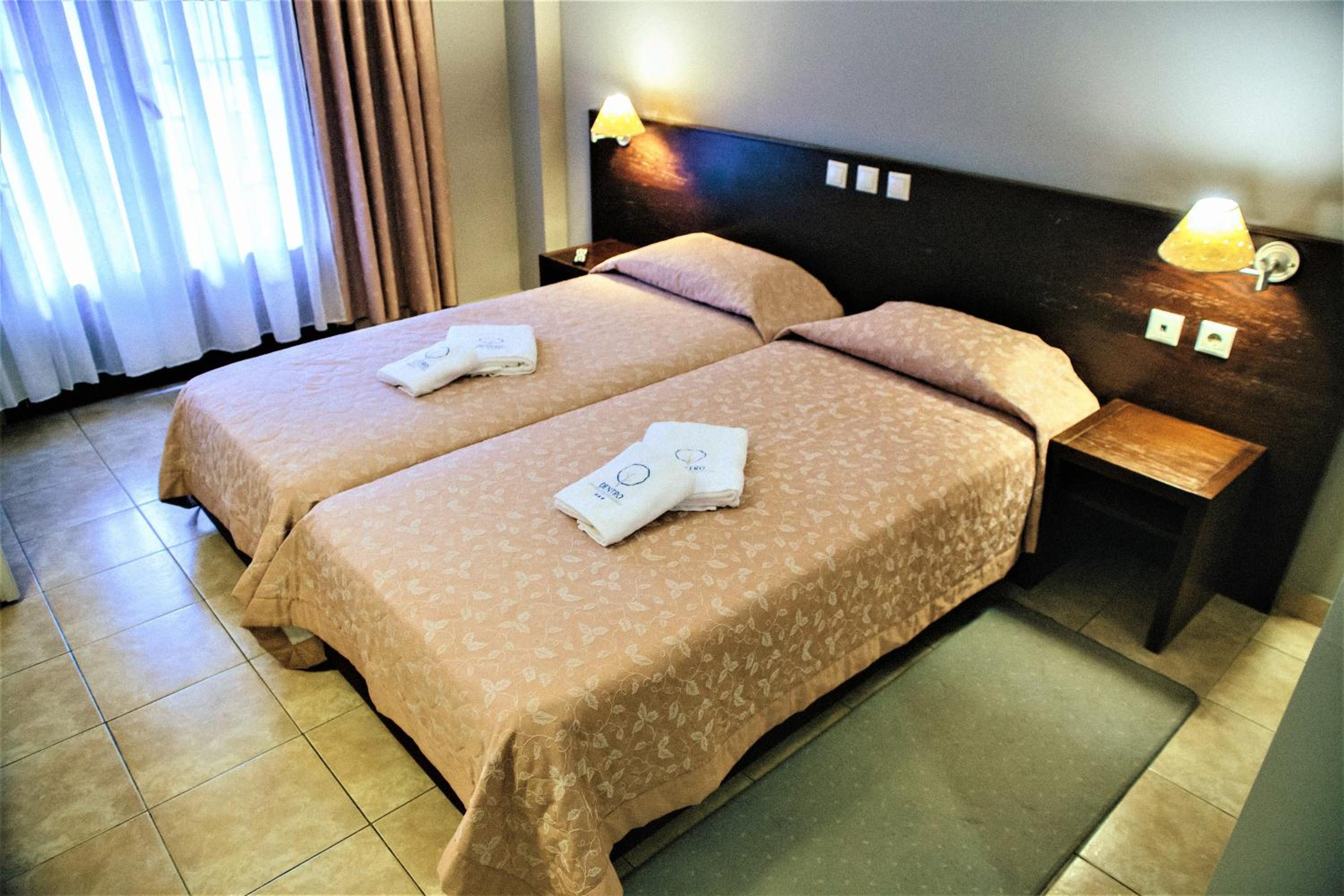 Deluxe Double Room with Balcony - Photo 11