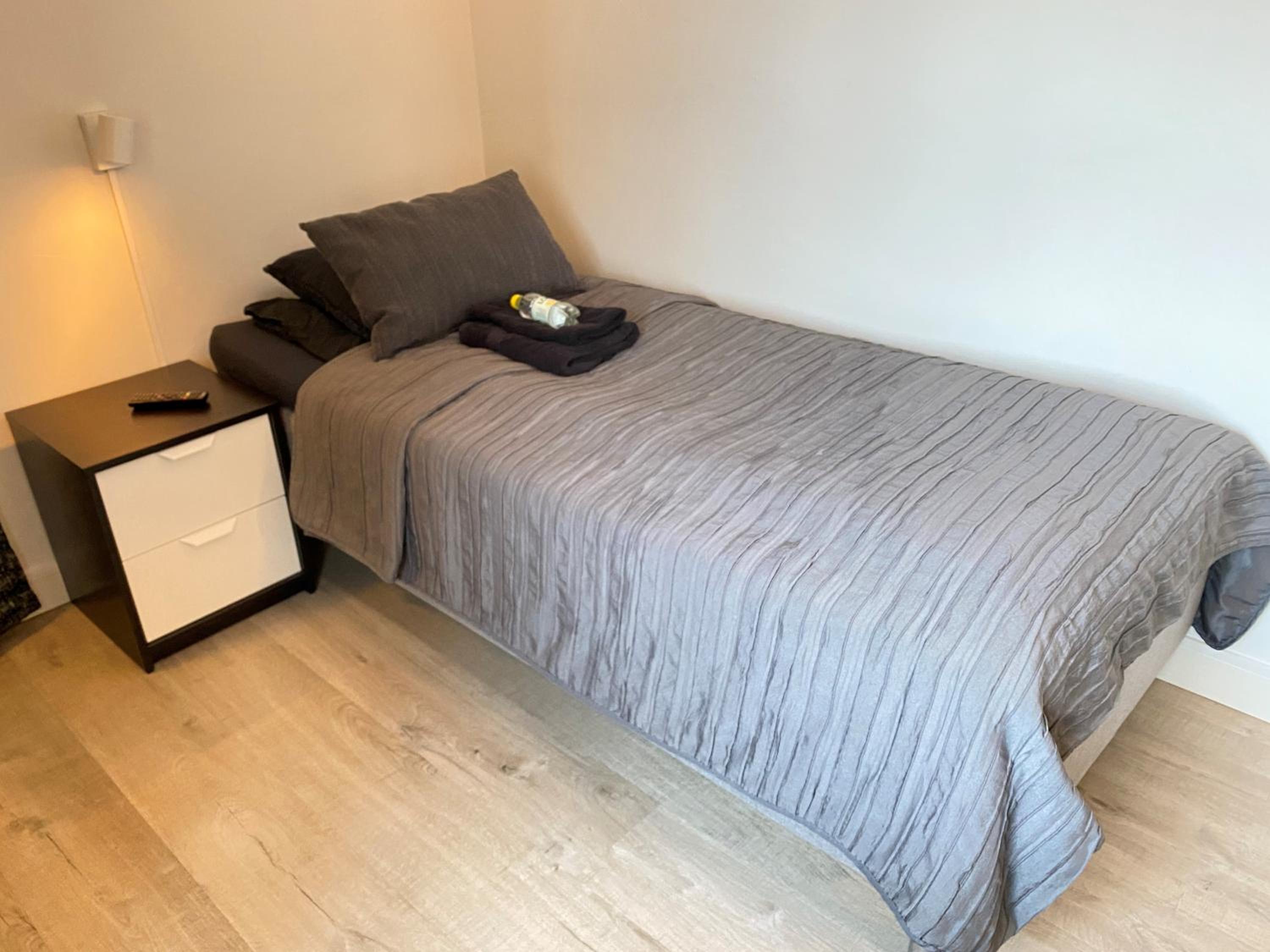 Single Room with Shared Shower and Toilet photo 2