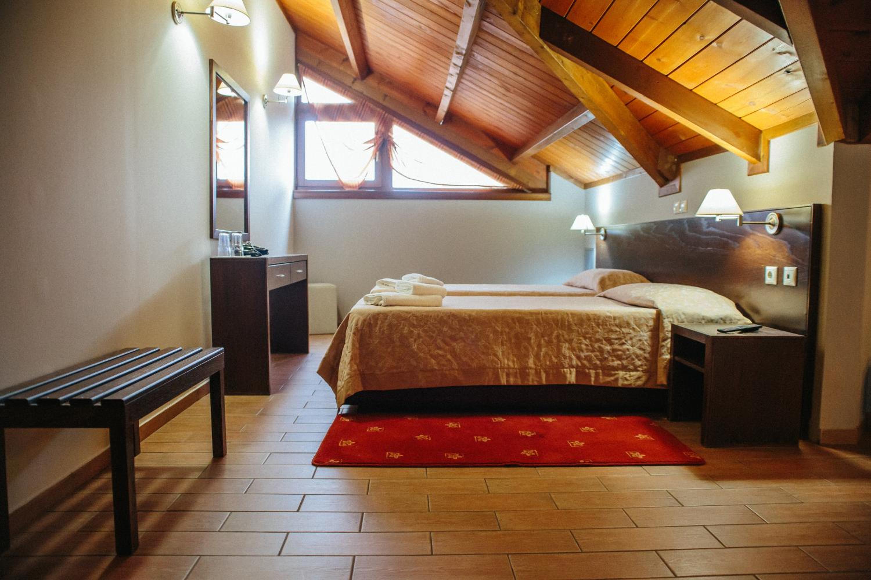 Deluxe Family Suite - Photo 4