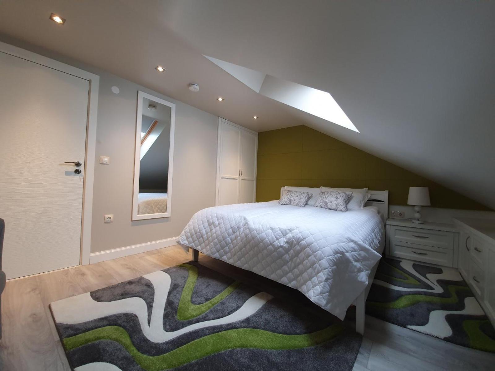 One-Bedroom Apartment - Photo 2