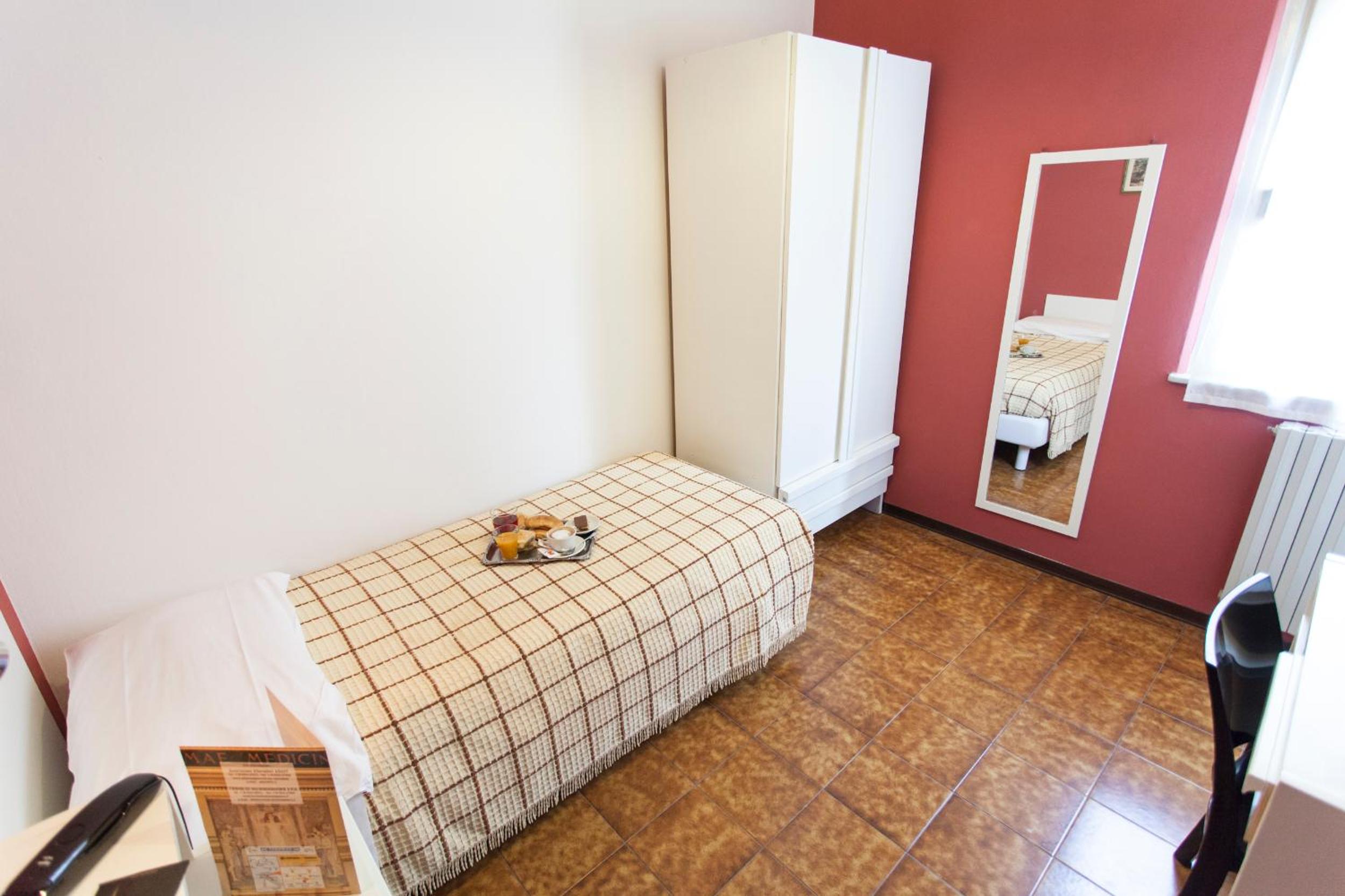 Single Room photo 3