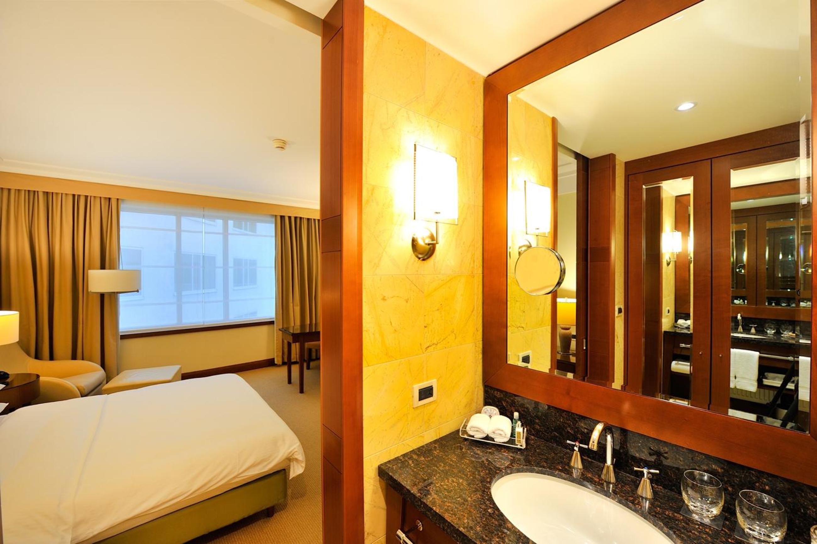 Deluxe King Room - Photo 1