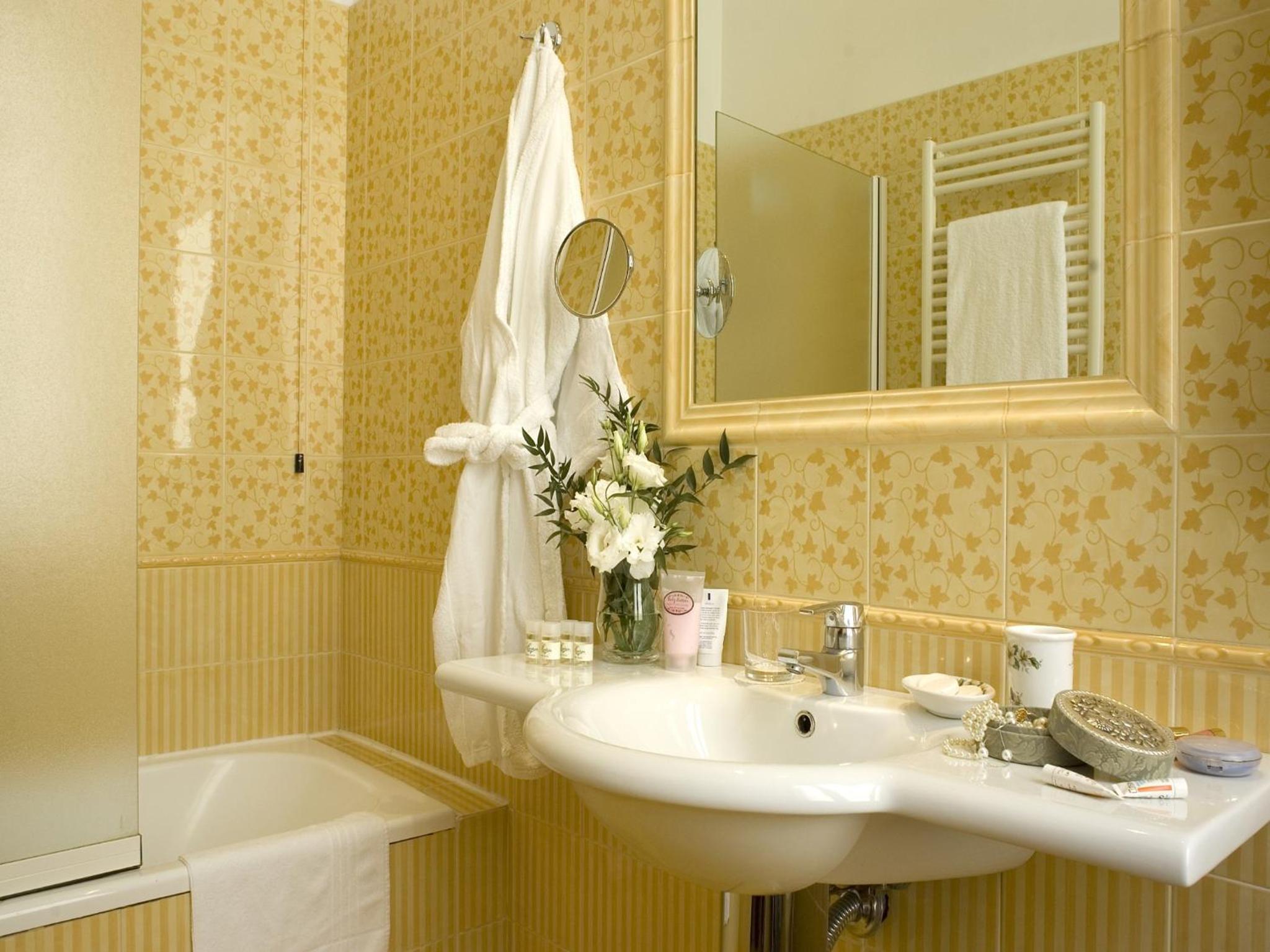 Triple Room thumbnail 5