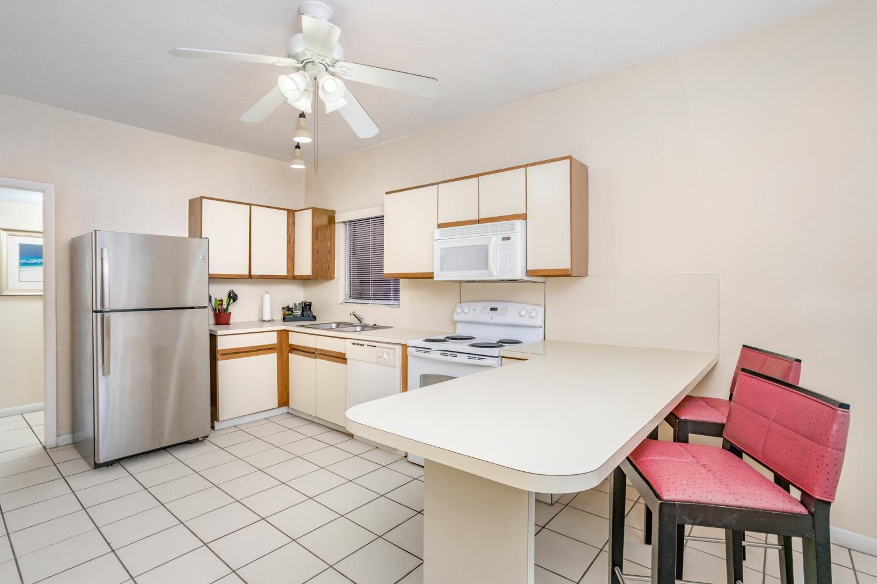 Three-Bedroom Suite - Photo 2