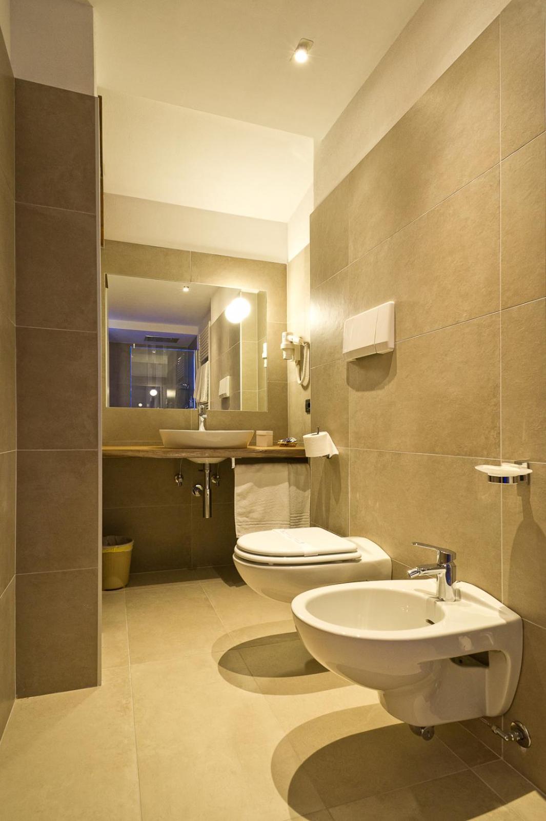 Deluxe Quadruple Room - Photo 2