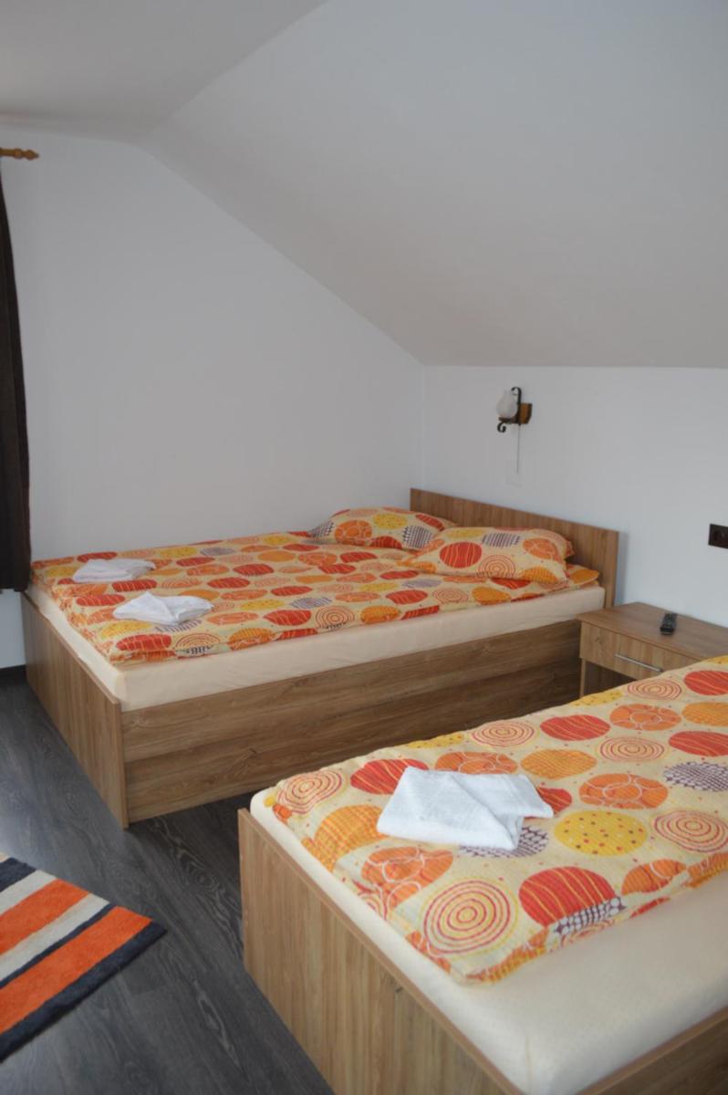 Double or Twin Room with Private Bathroom photo 3