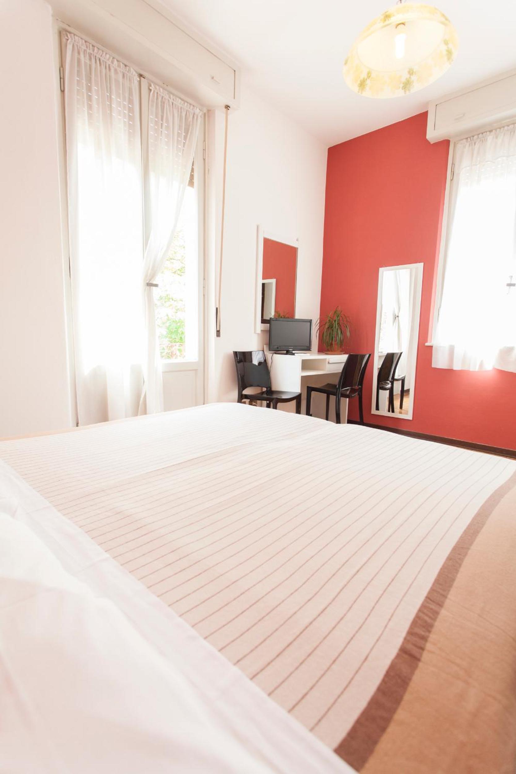 Double or Twin Room - Photo 9