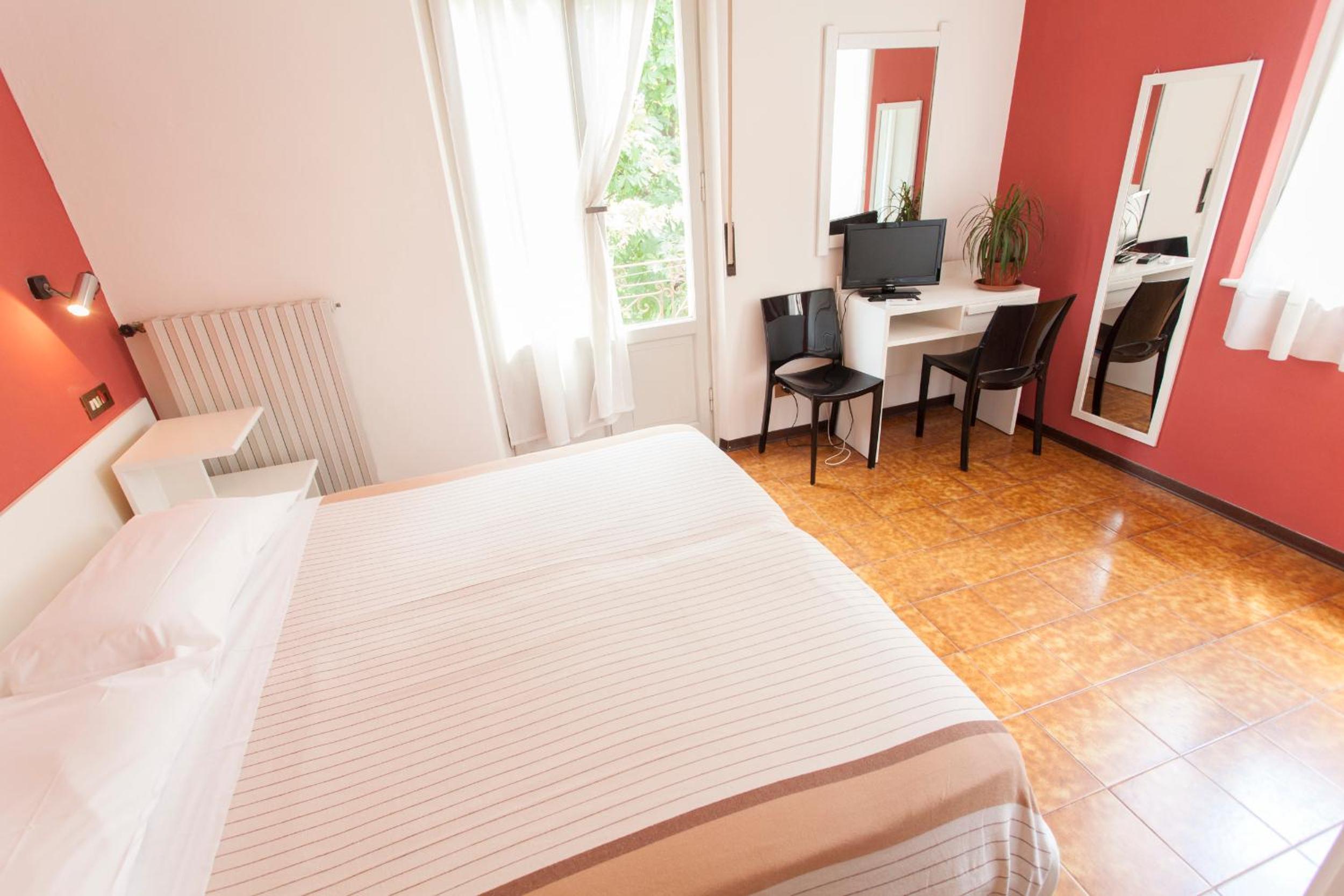 Double or Twin Room - Photo 8