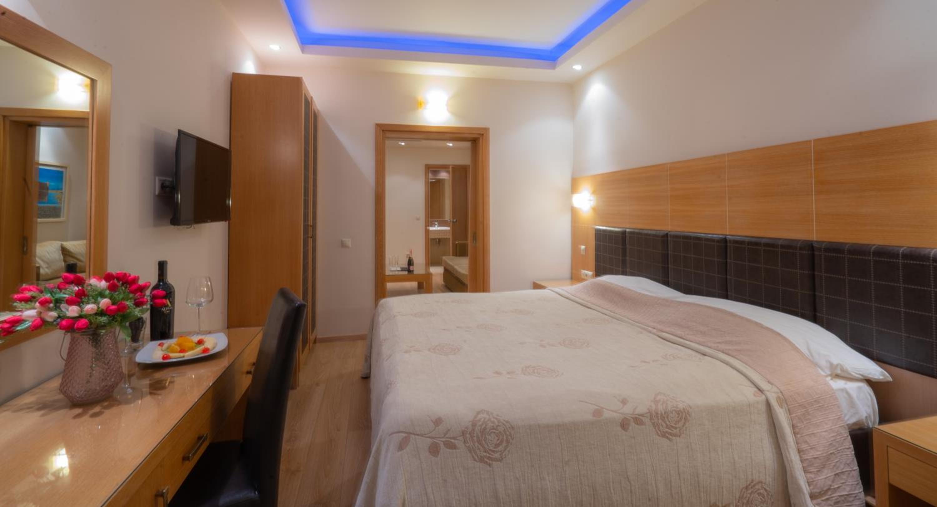 Deluxe Suite - Photo 2