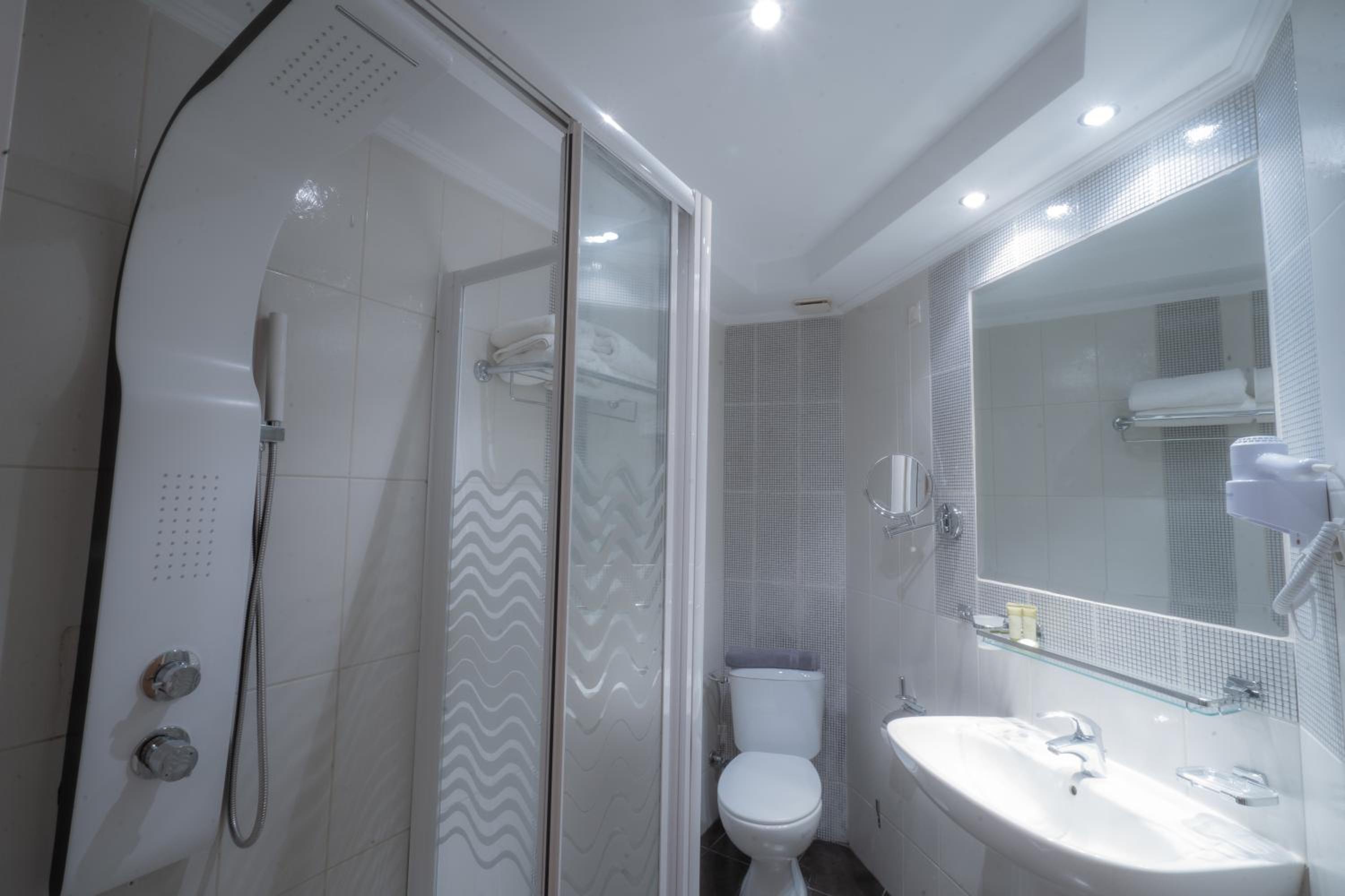 Deluxe Suite - Photo 3