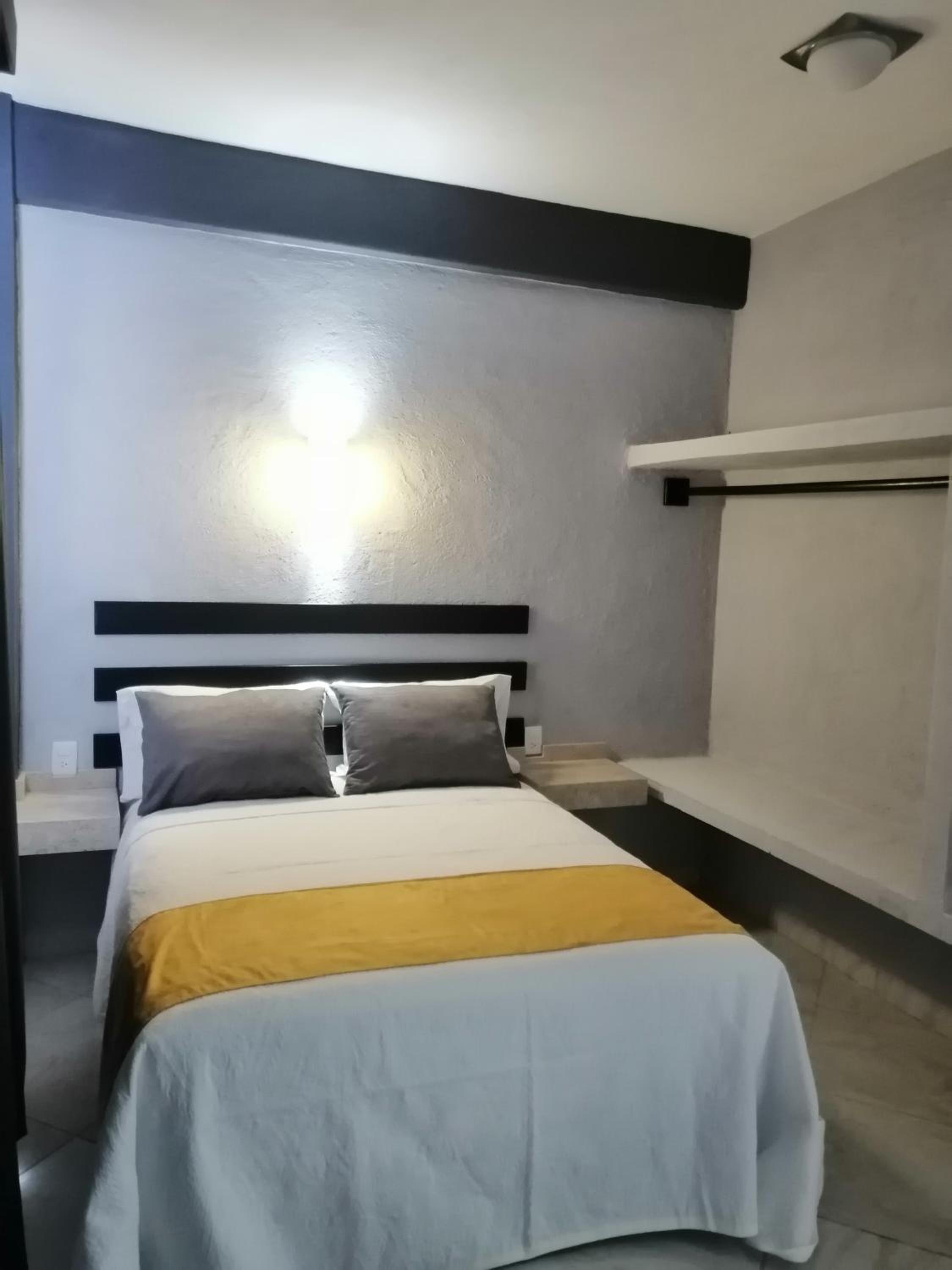 Deluxe Room - Photo 8