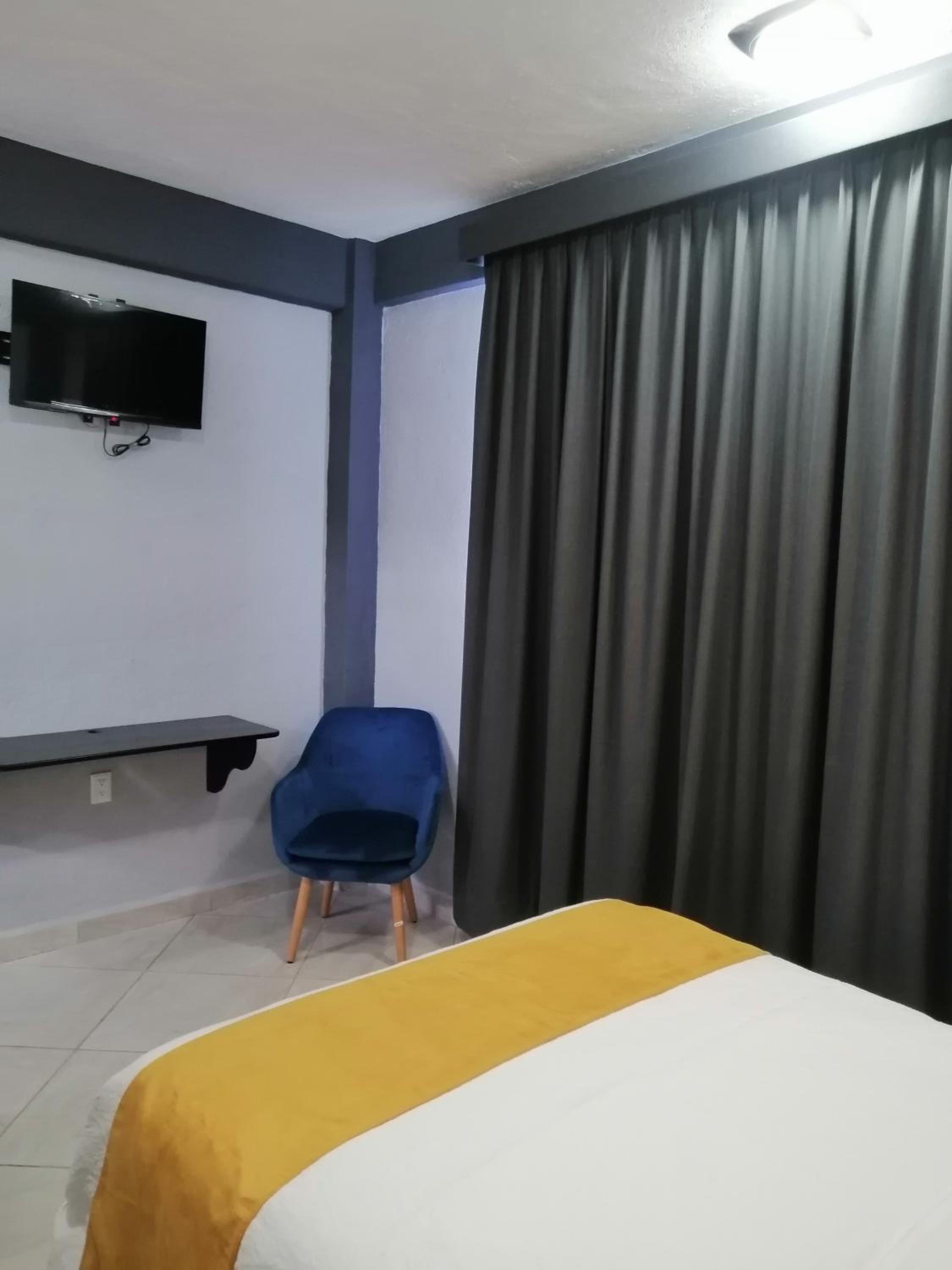 Deluxe Room - Photo 5