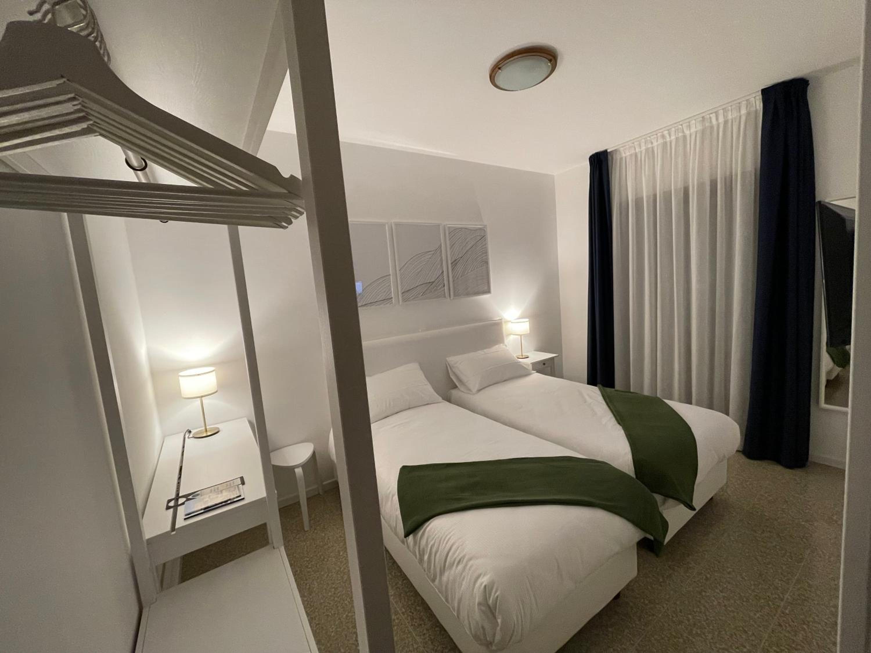 Twin Room with Balcony - Photo 1