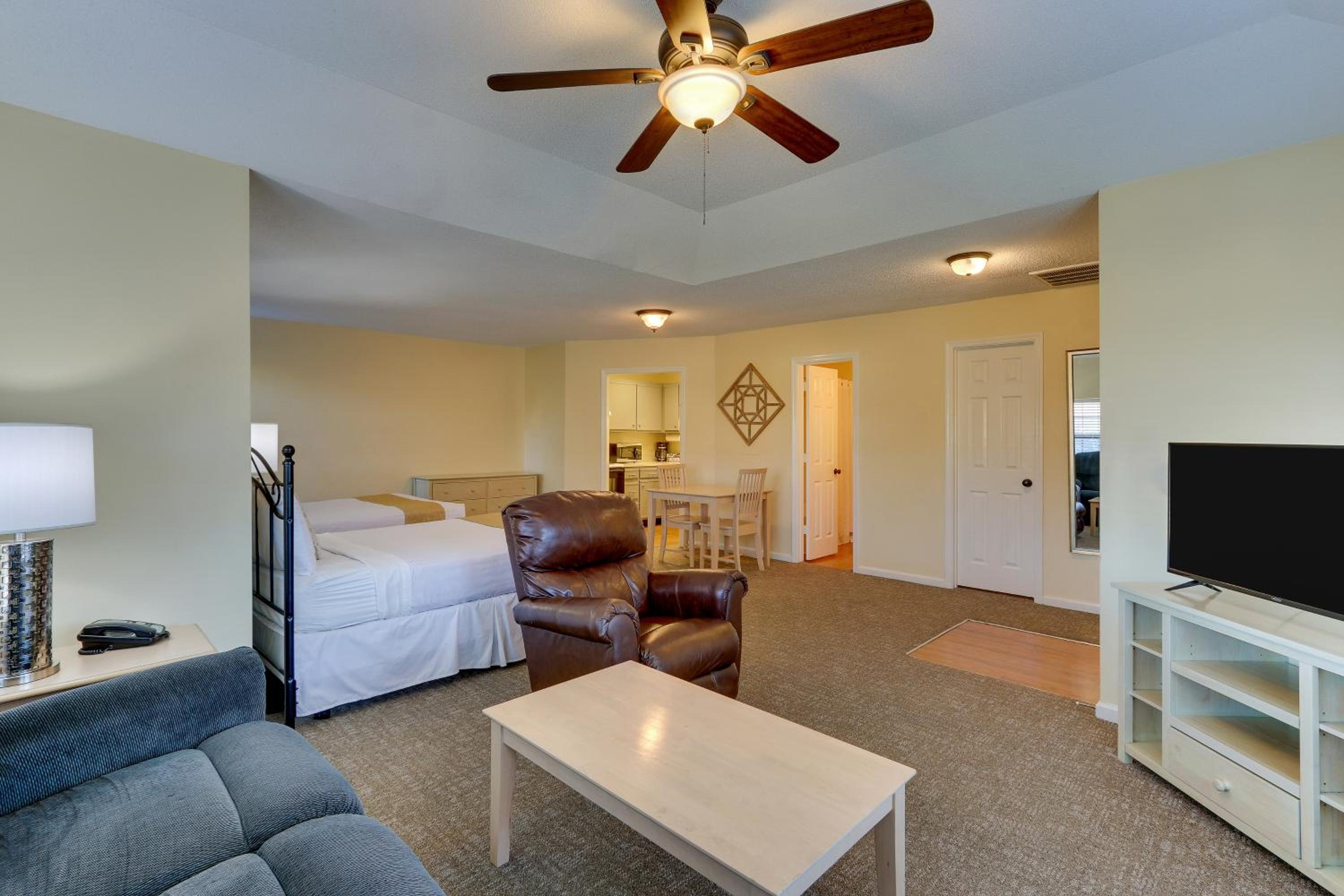 Double Suite with Two Double Beds - Photo 4
