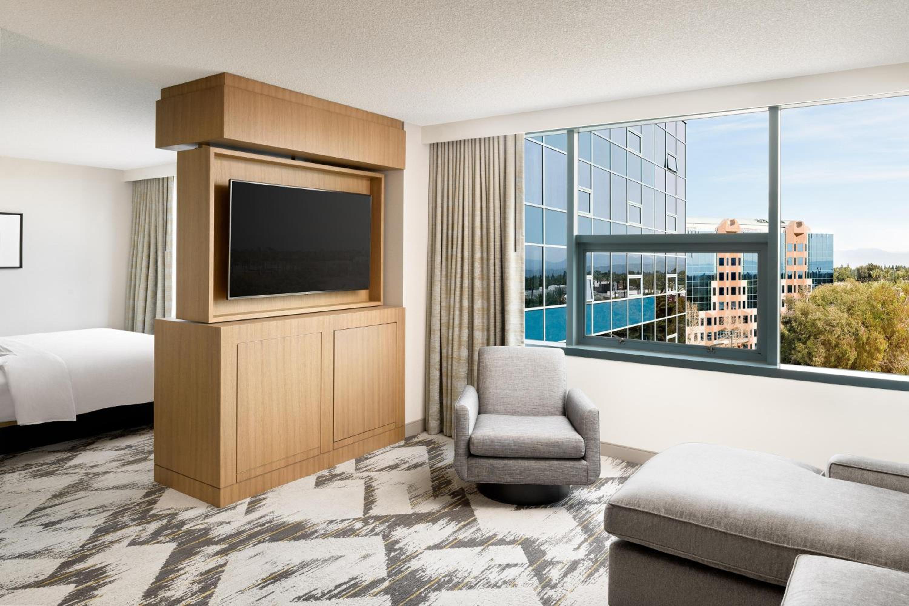 Junior Suite, 1 King - Photo 1