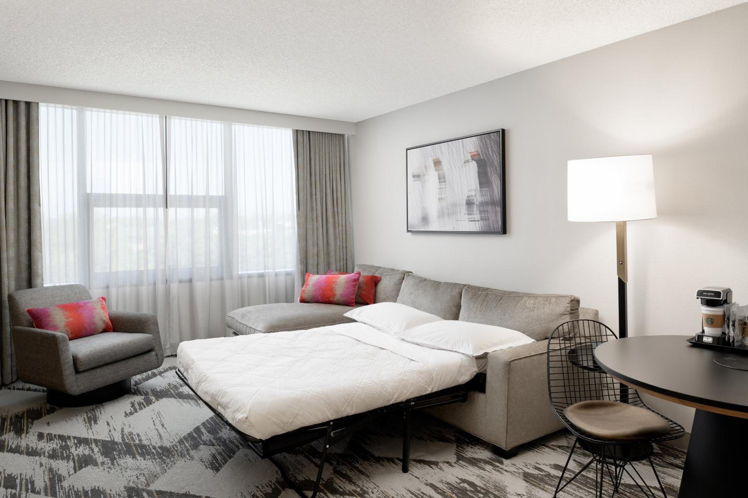 Junior Suite, 1 King - Photo 6