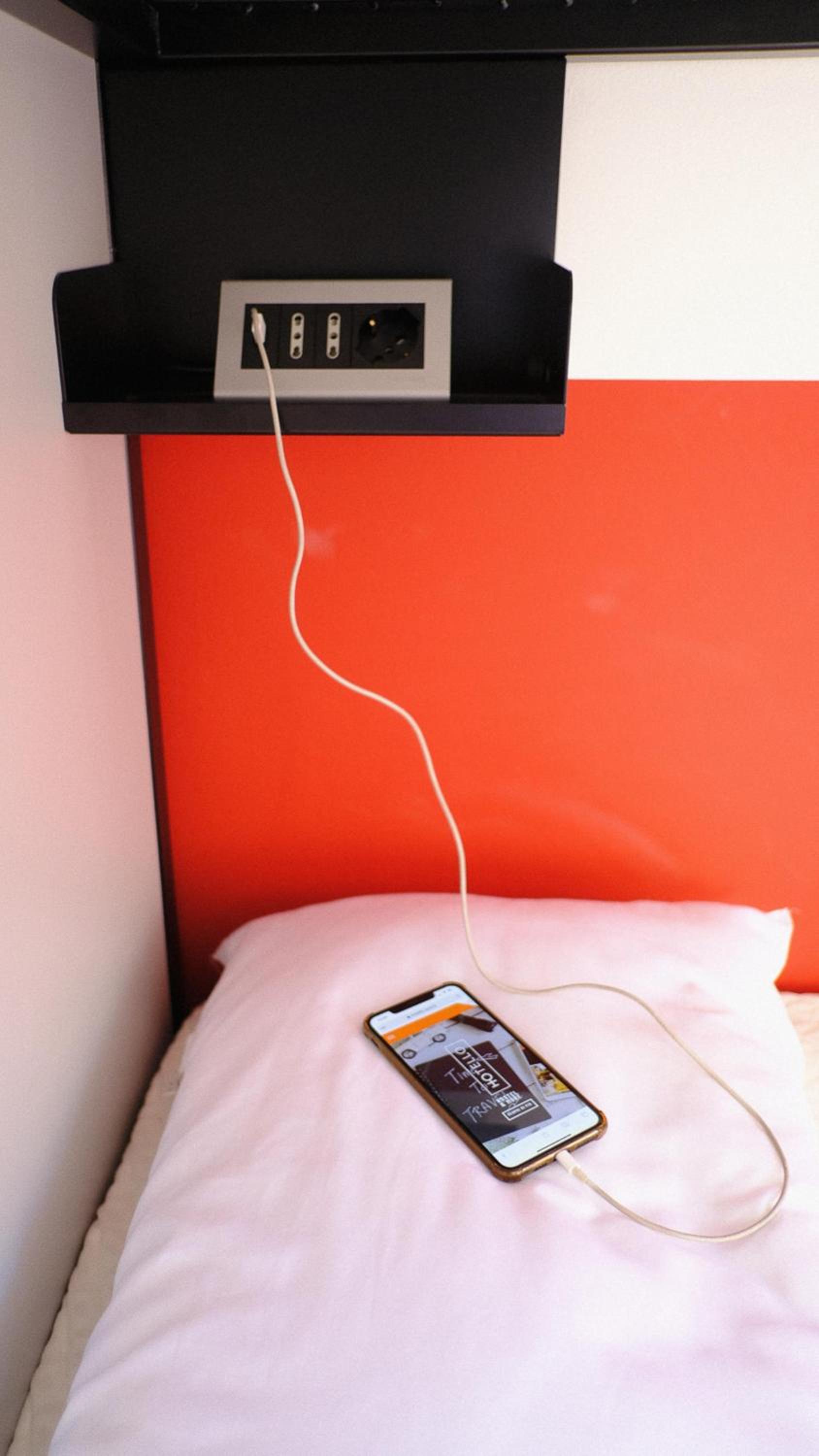 6-Bed Female Dormitory Room photo 3