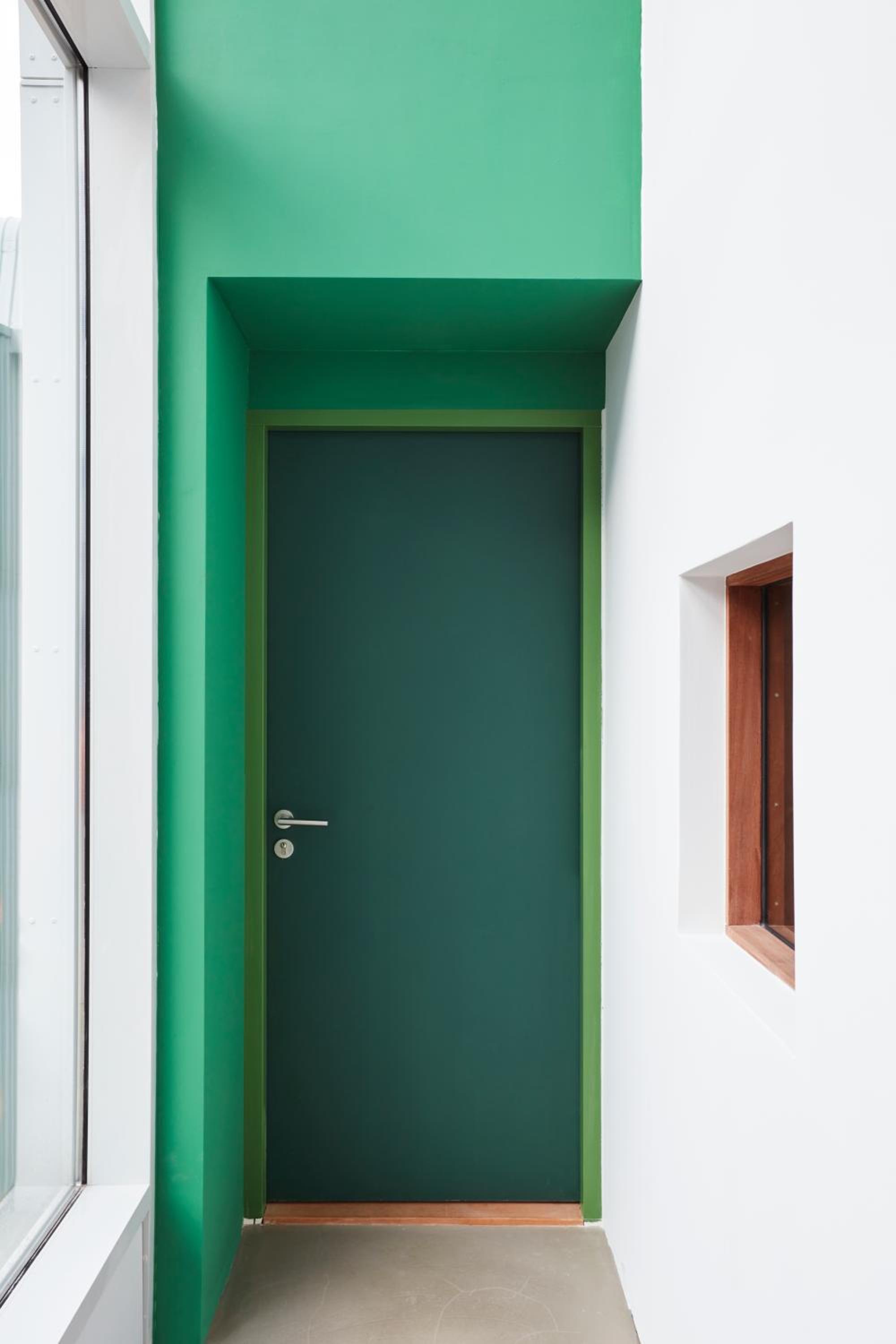 The Grass is Greener in the other Room - Photo 2