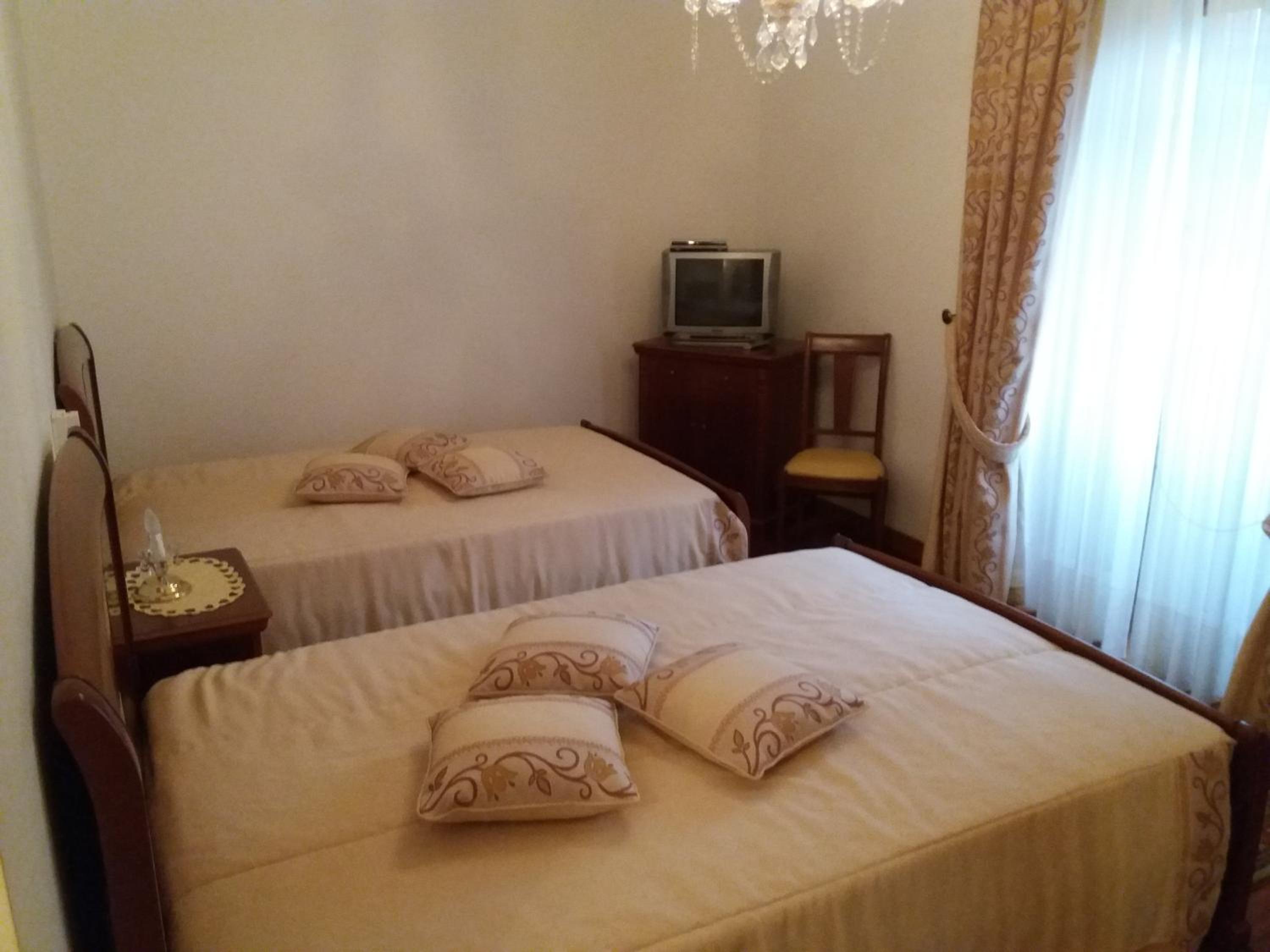 Deluxe Twin Room - Photo 1