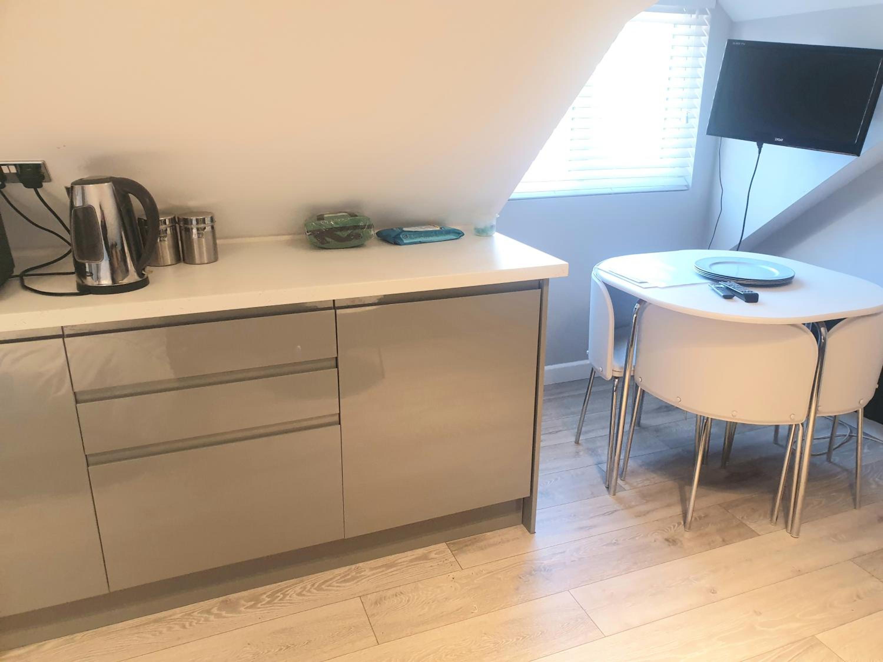 One-Bedroom Apartment photo 2