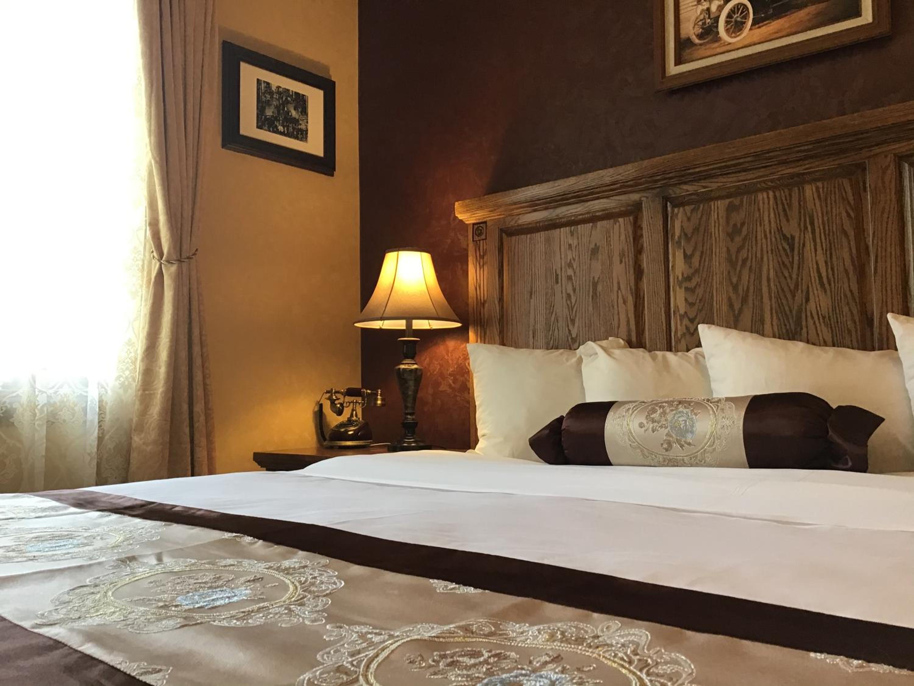 Deluxe King Room - Photo 1