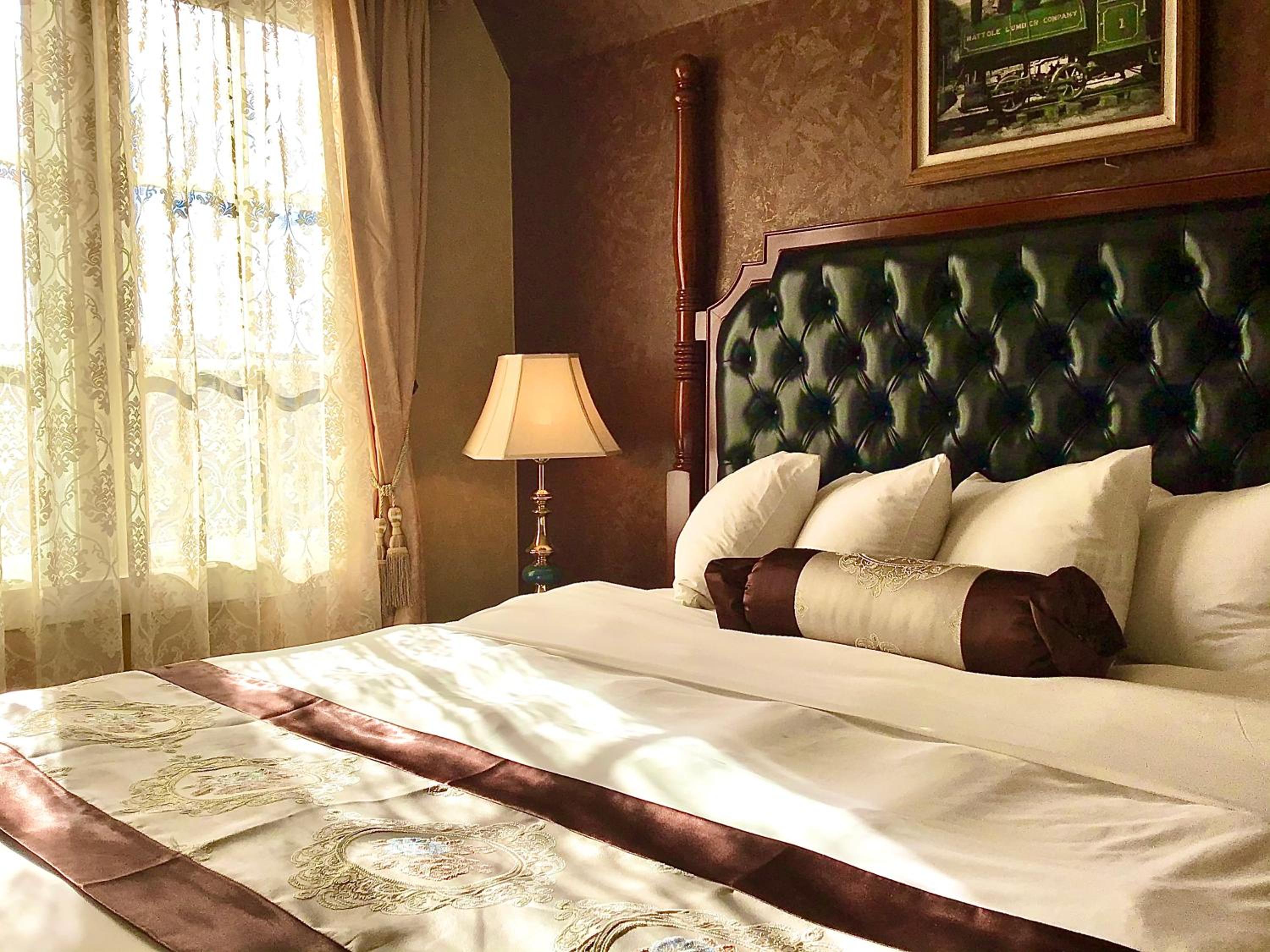 Deluxe King Room - Non-Smoking - Photo 7