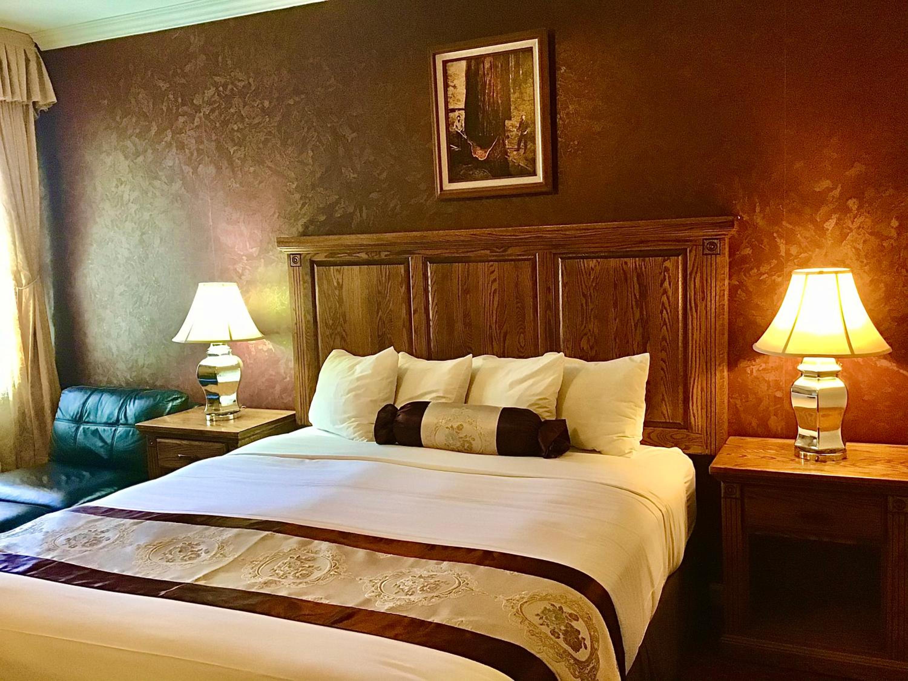 King Room - Non-Smoking - Photo 6