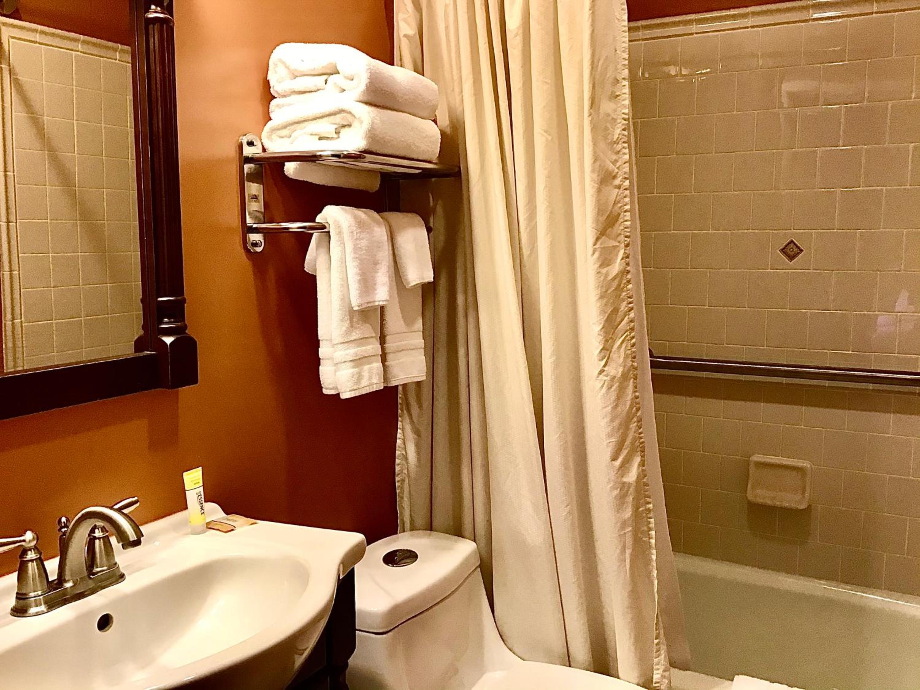 Deluxe King Room - Non-Smoking - Photo 5