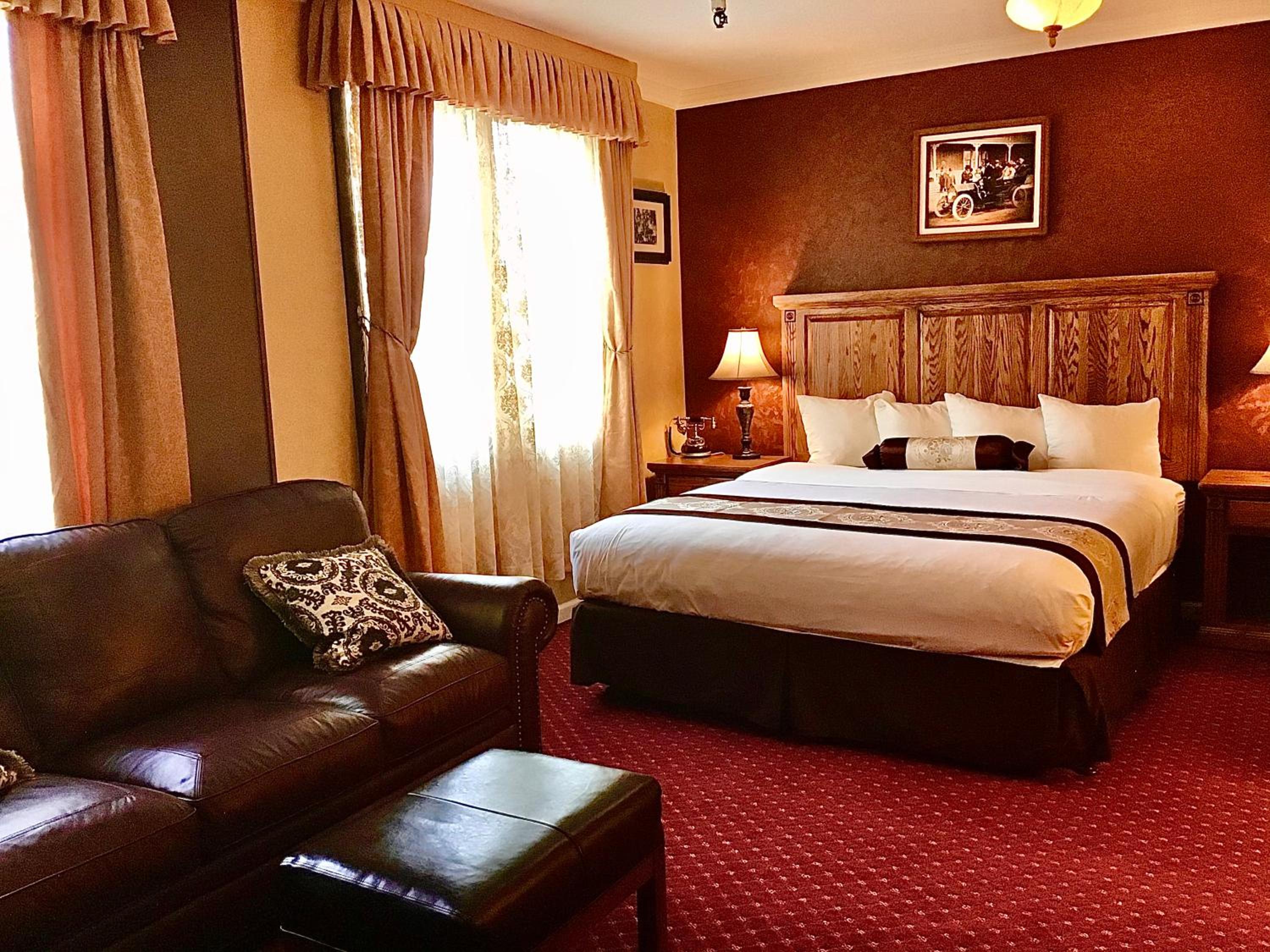 Deluxe King Room - Non-Smoking - Photo 3
