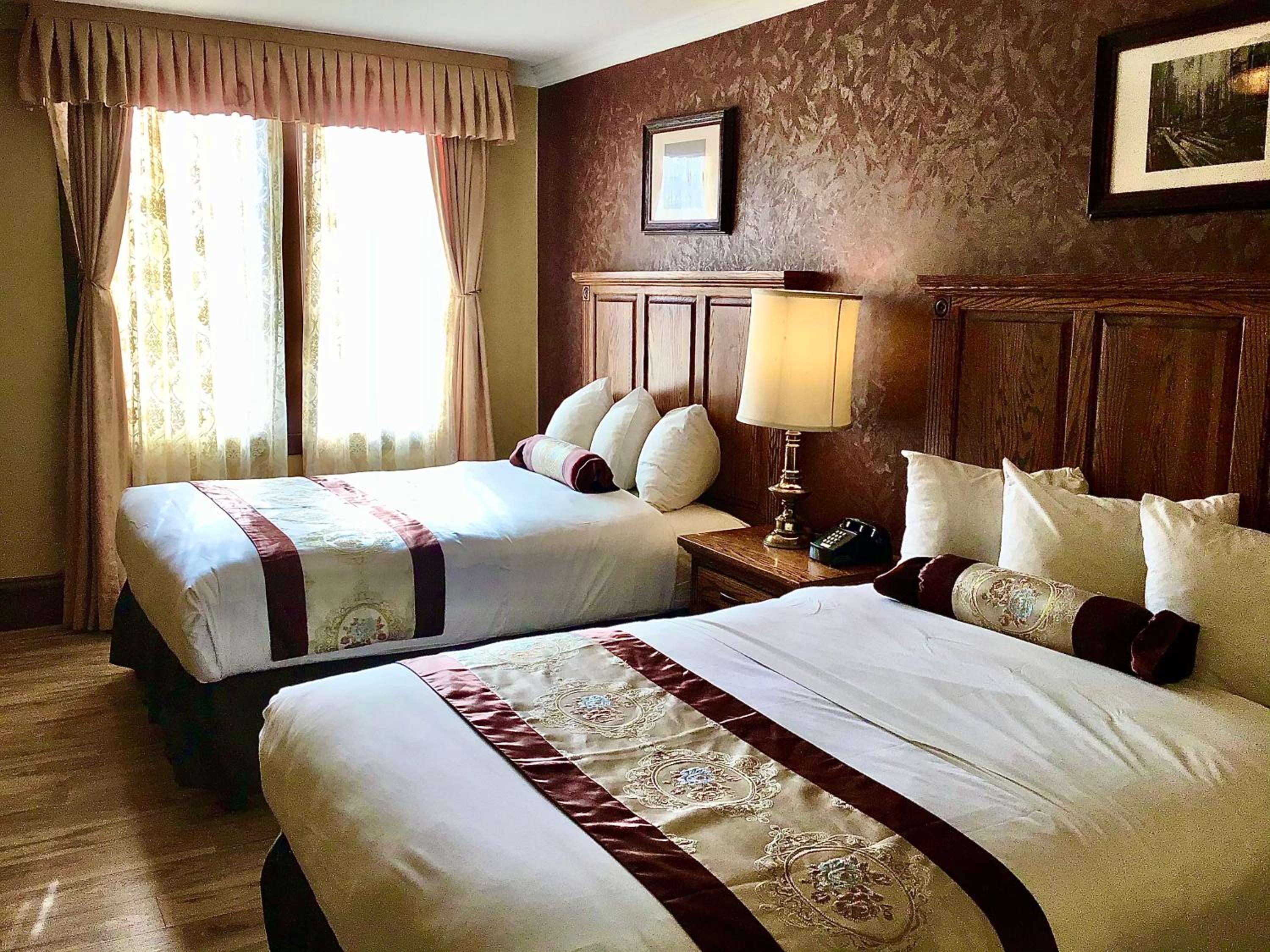 Deluxe Double Room with Two Double Beds - Non-Smoking - Photo 3