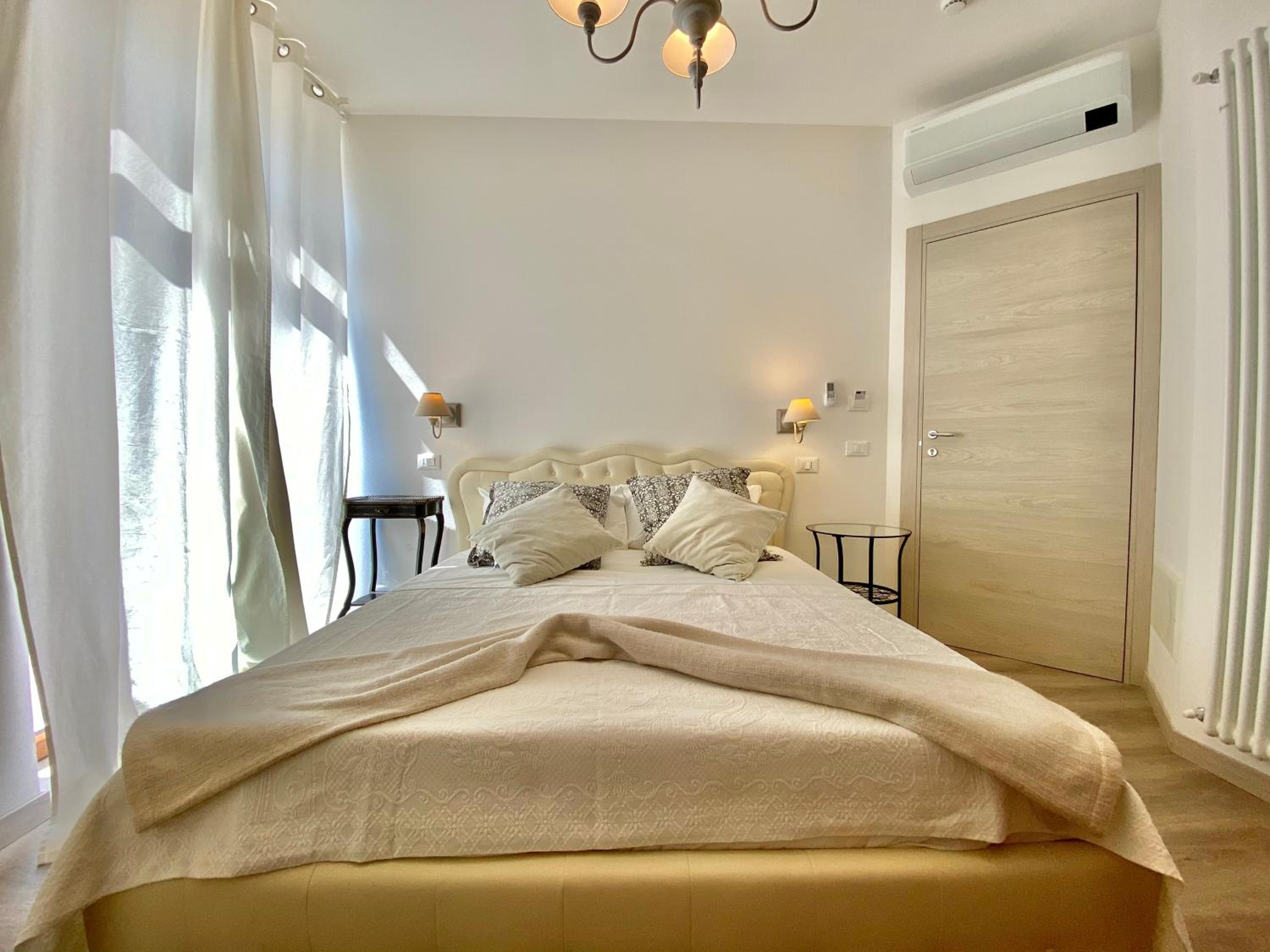 Double Room with Private Bathroom - Photo 1