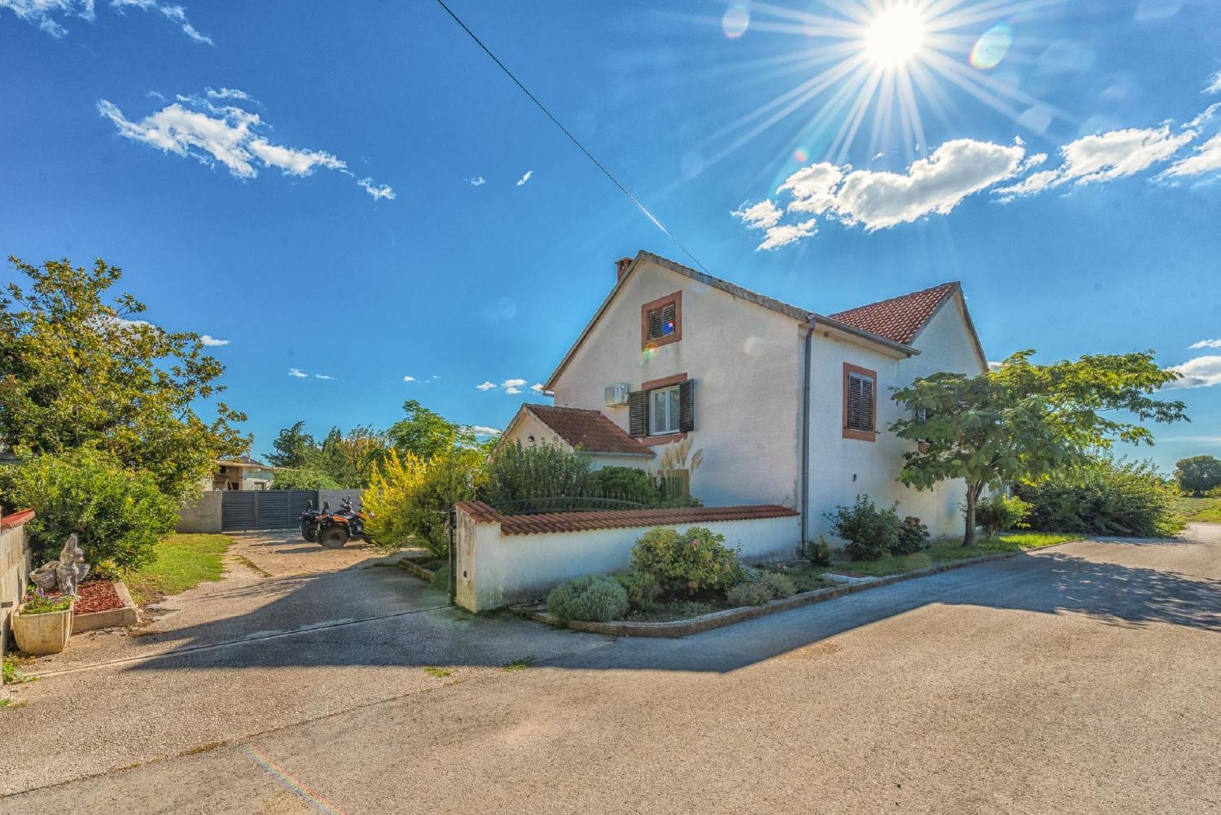 Villa photo 3