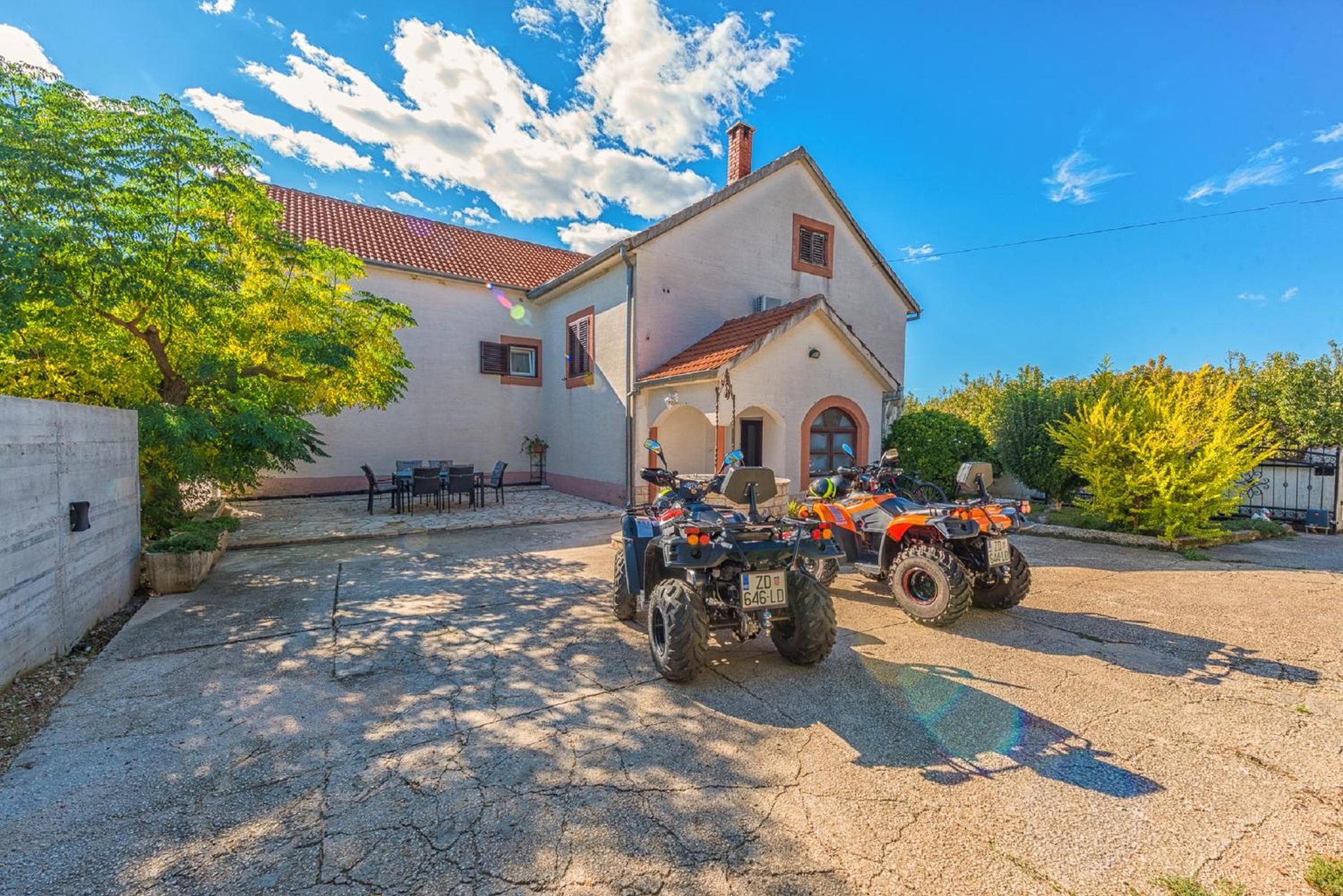 Villa photo 2