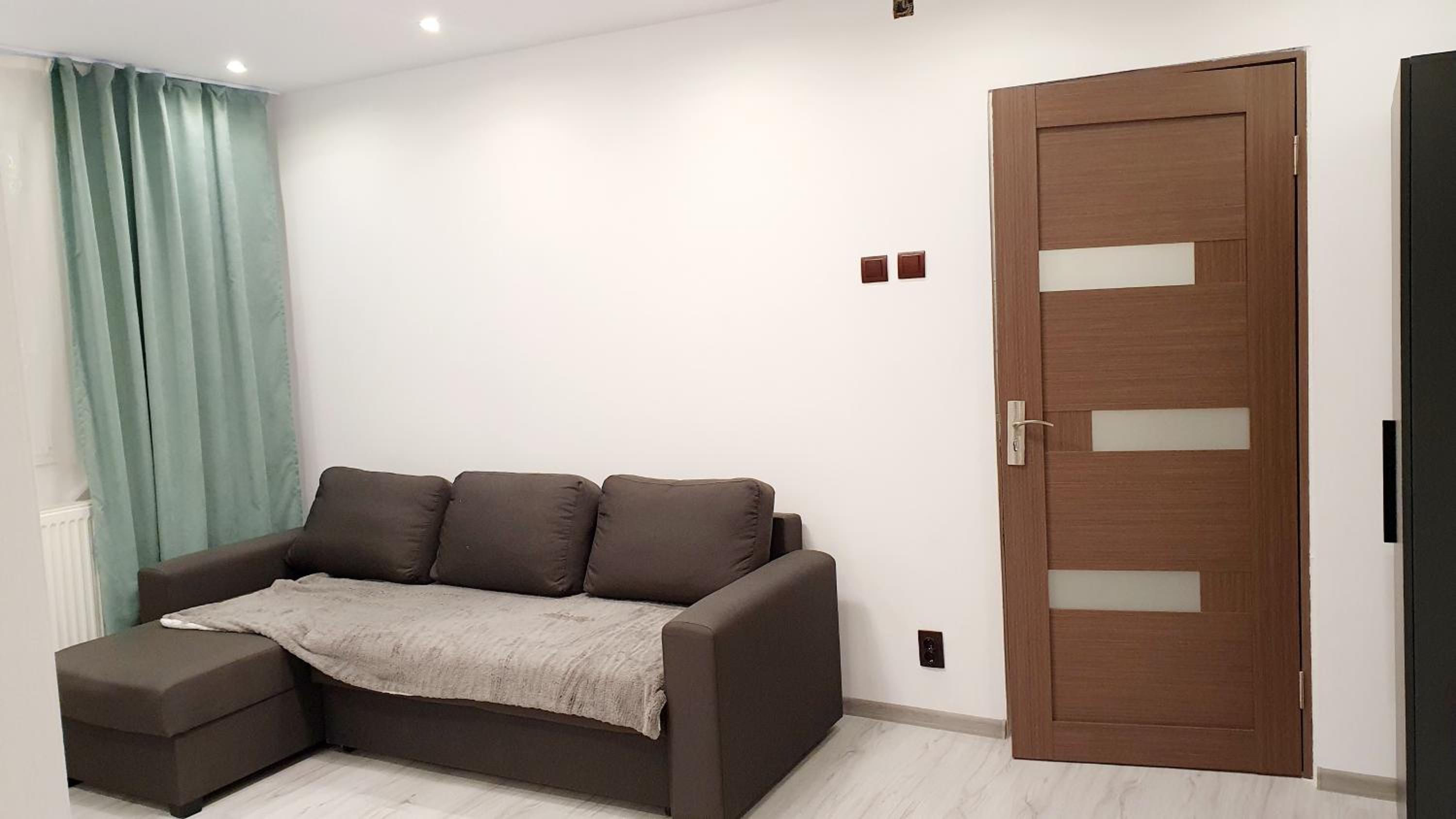 One-Bedroom Apartment - Photo 2