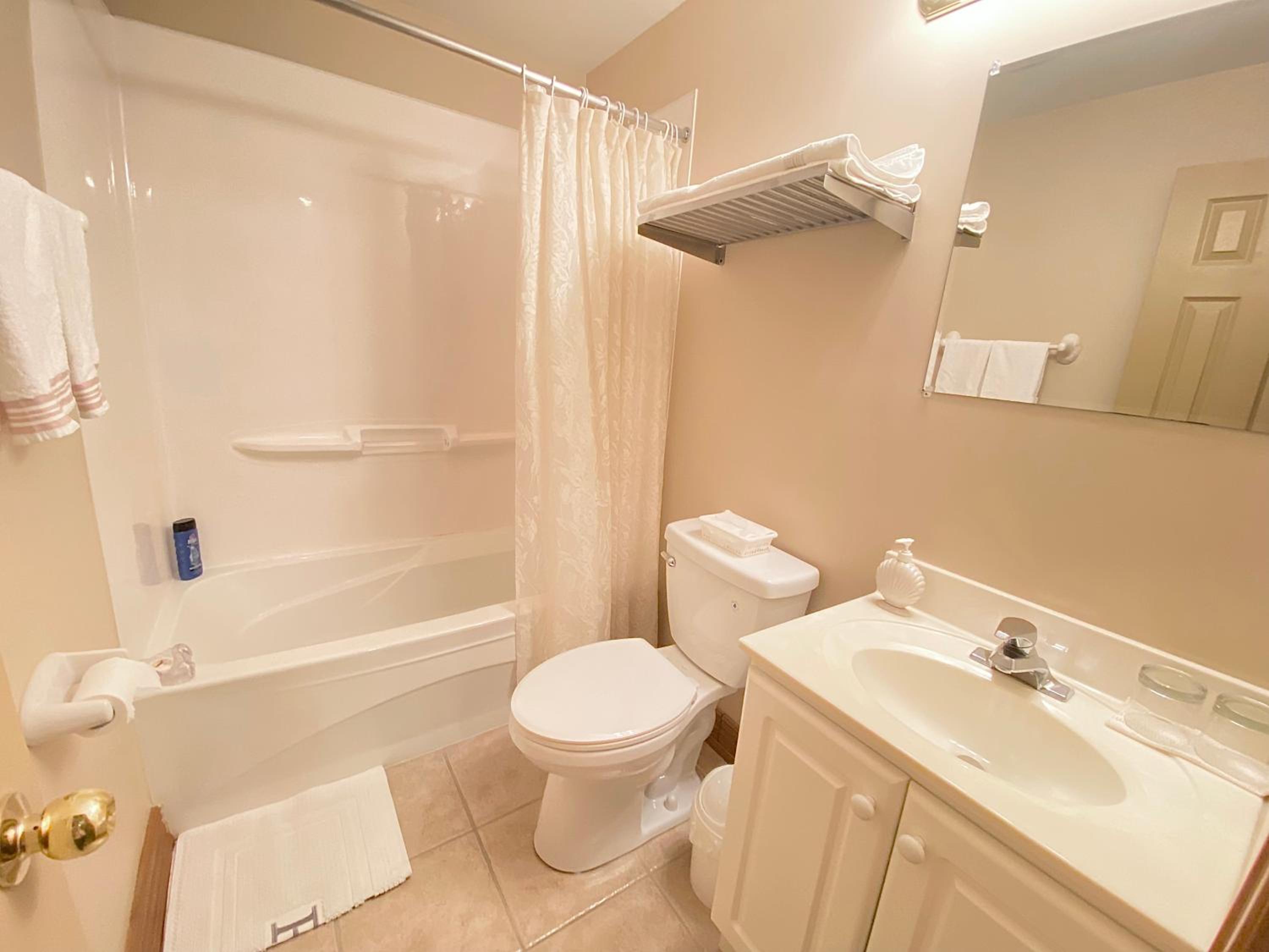Deluxe Queen Room - Photo 7