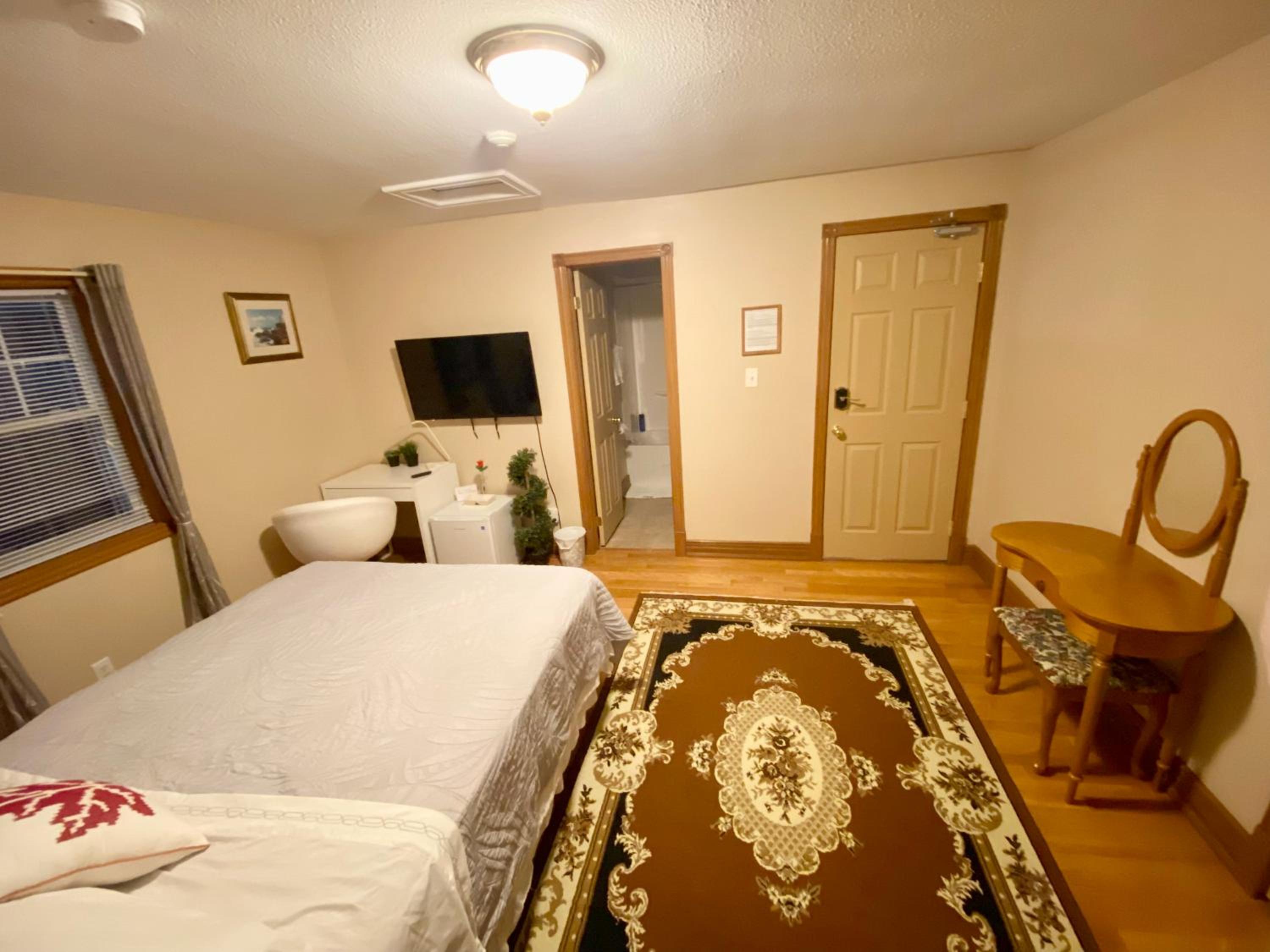Deluxe Queen Room - Photo 6