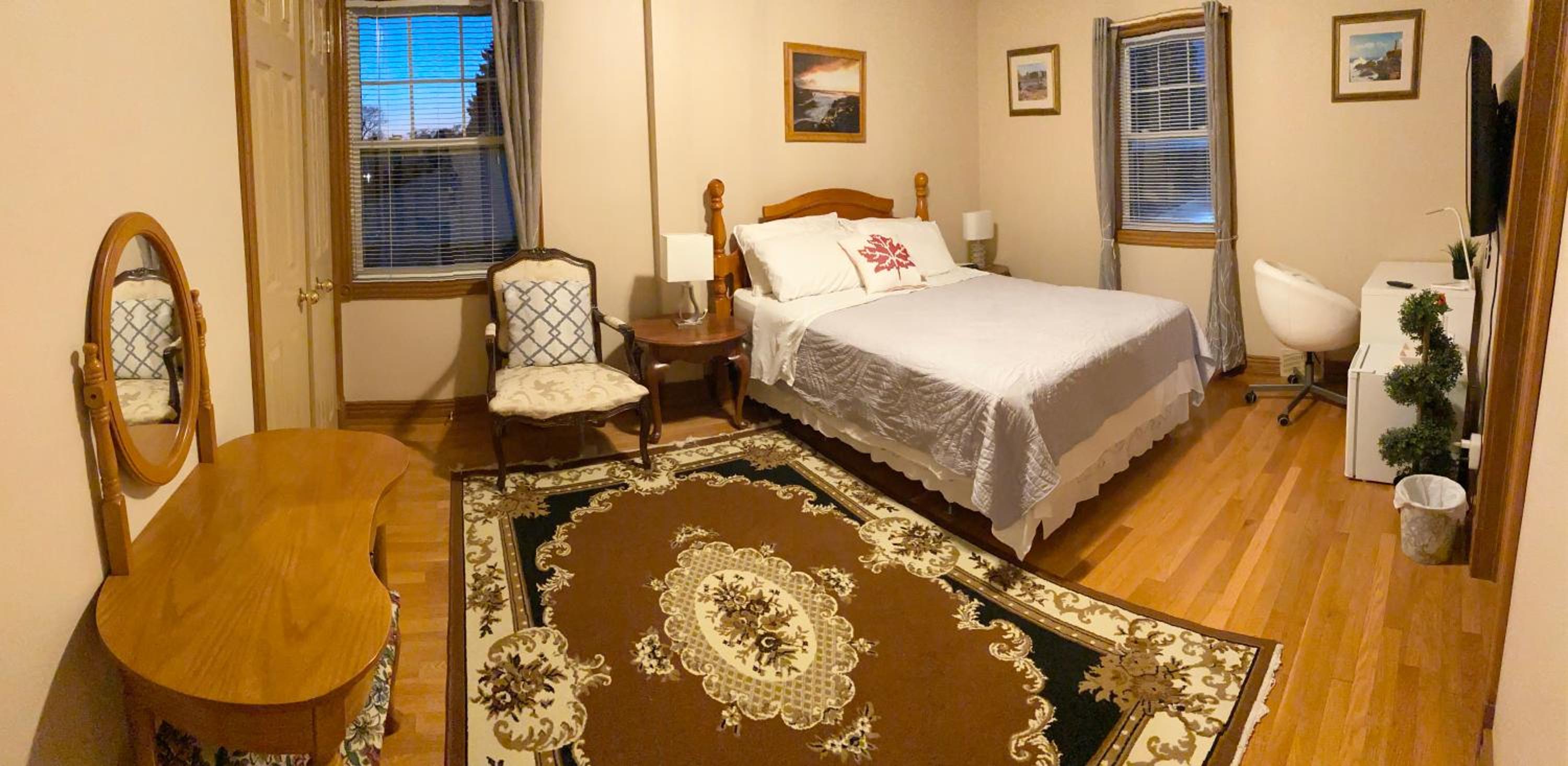 Deluxe Queen Room - Photo 9