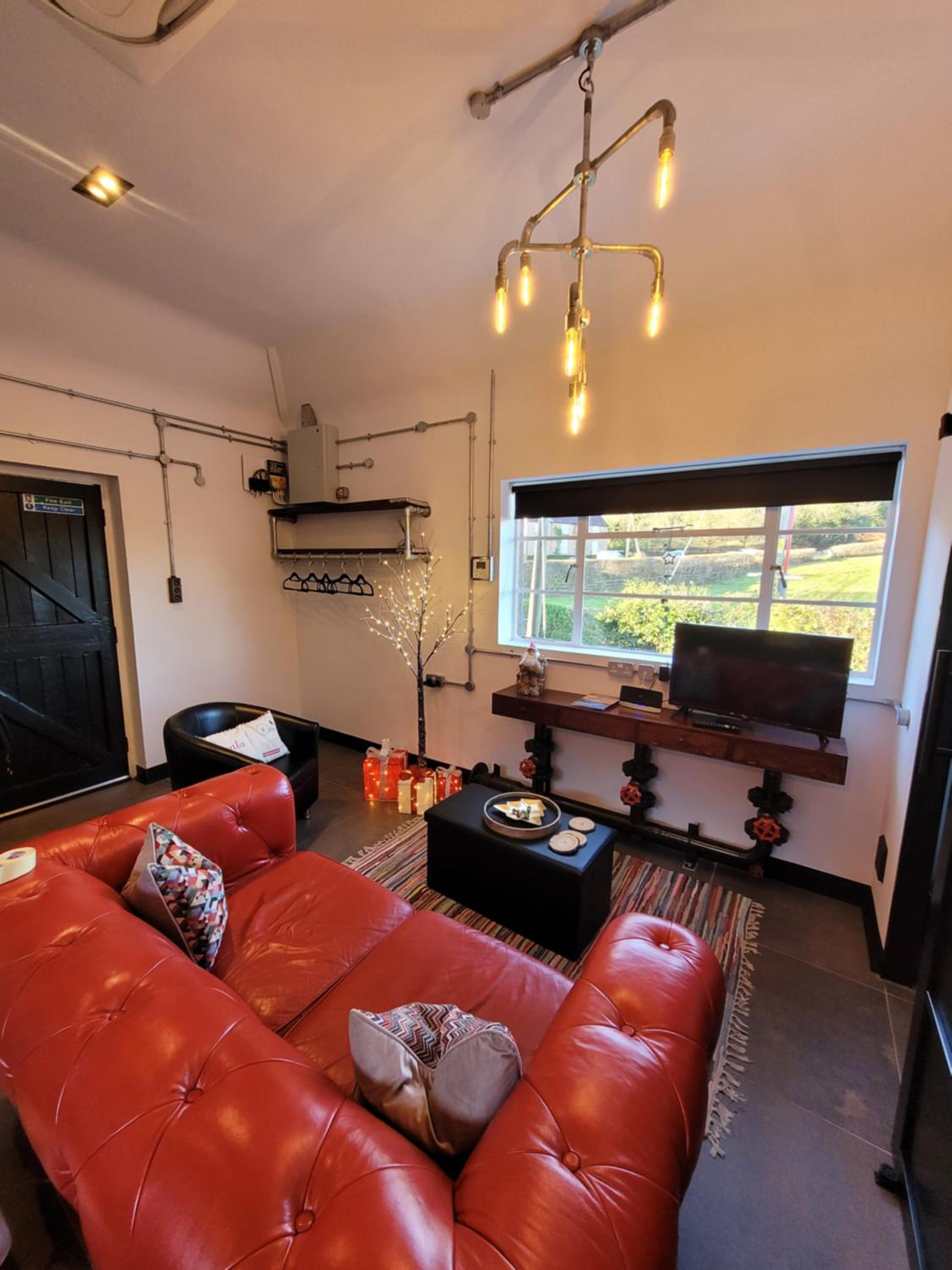 One-Bedroom House - Photo 43