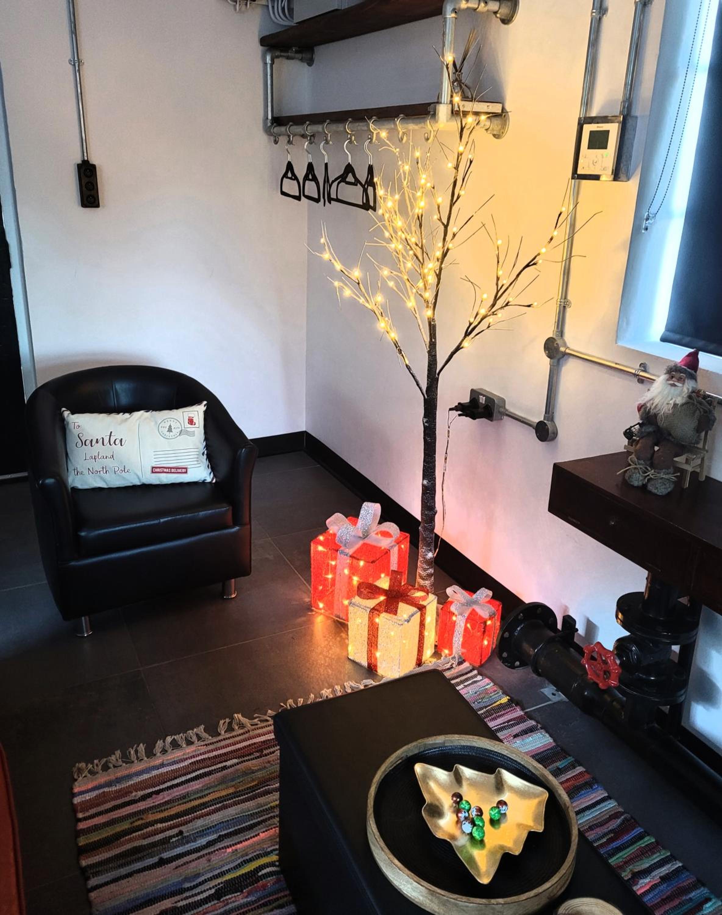 One-Bedroom House - Photo 44