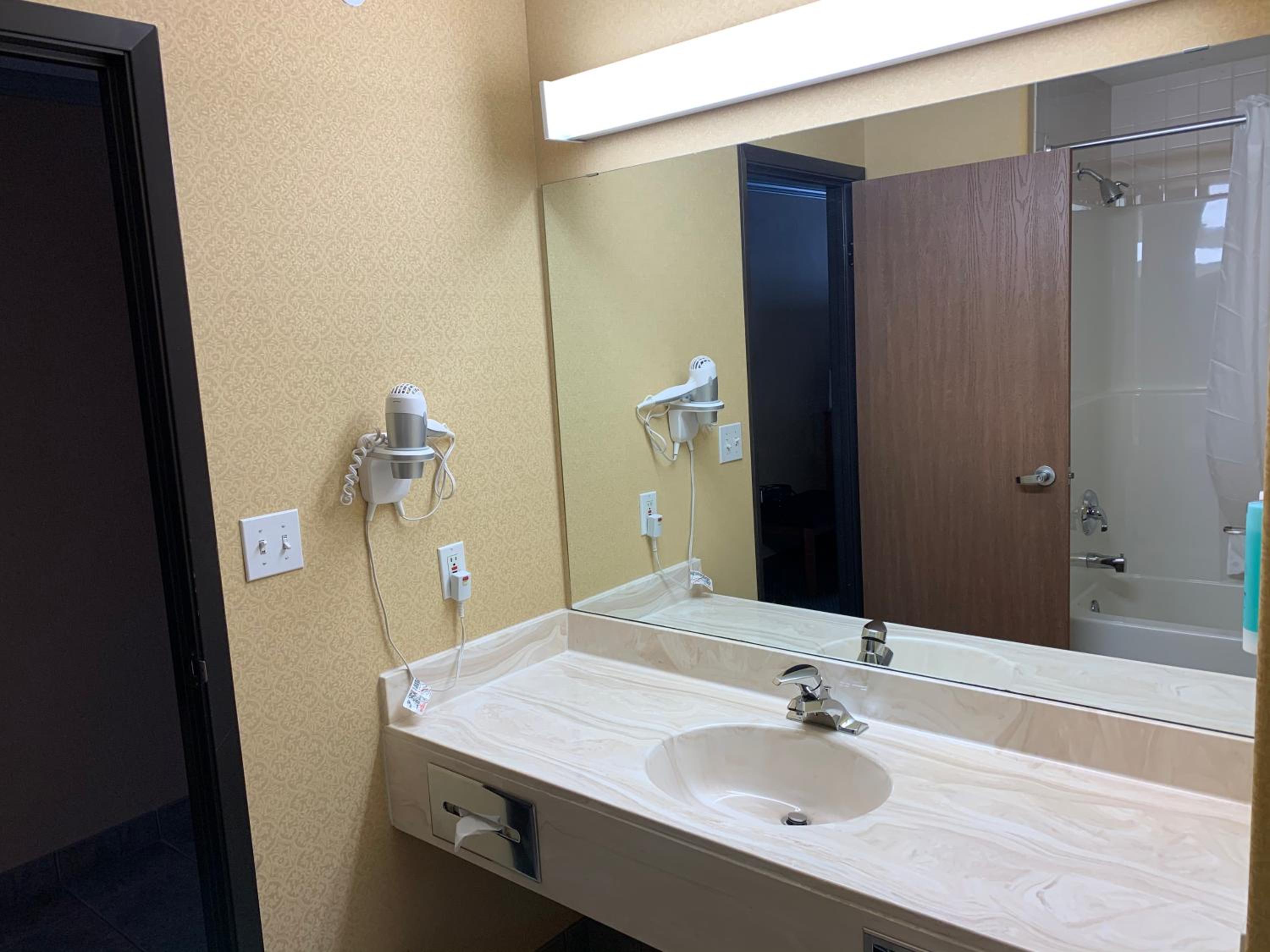 Superior Two Queen Room, photo 7