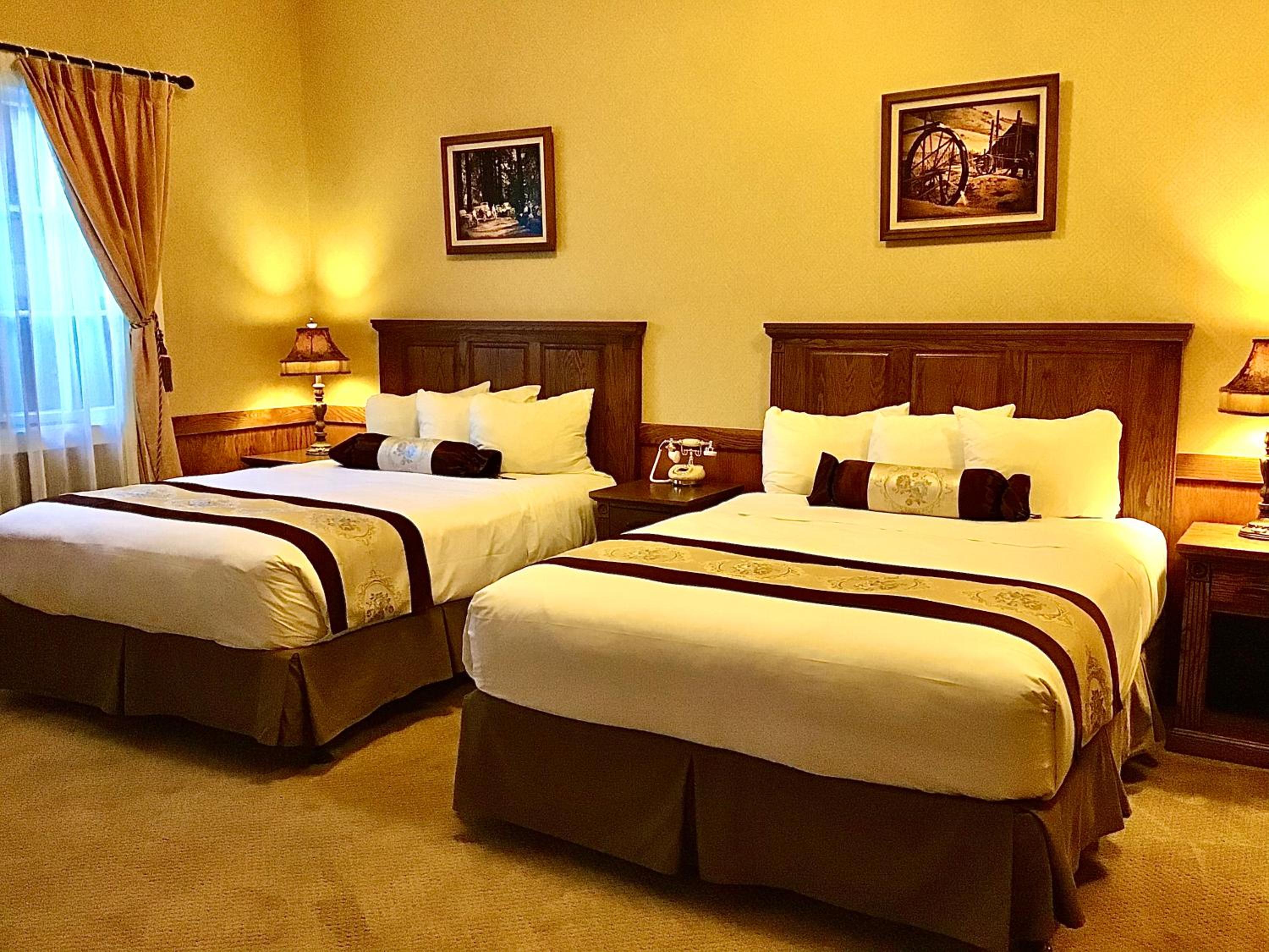 Deluxe Queen Room with Two Queen Beds - Mobility Access/Non-Smoking