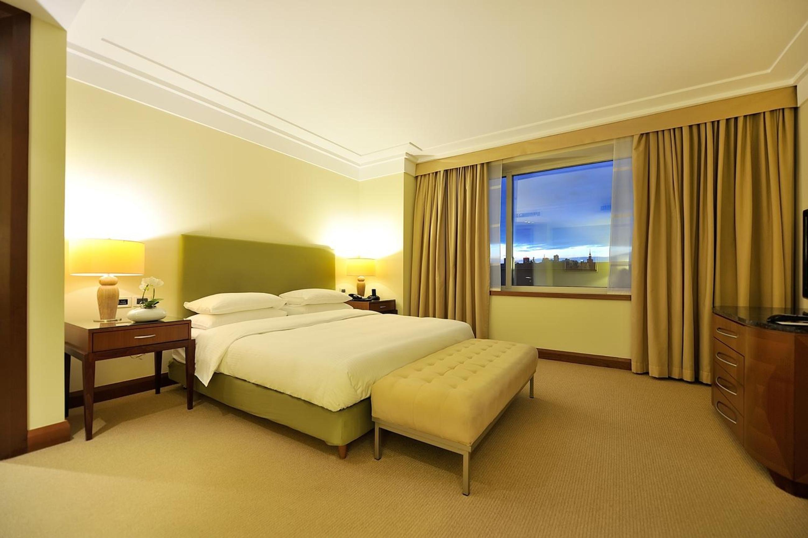 Executive Suite - Photo 9