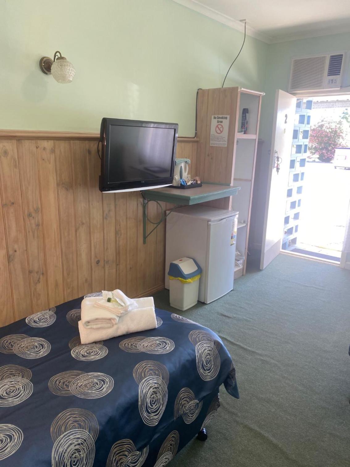 Budget Single Room photo 3