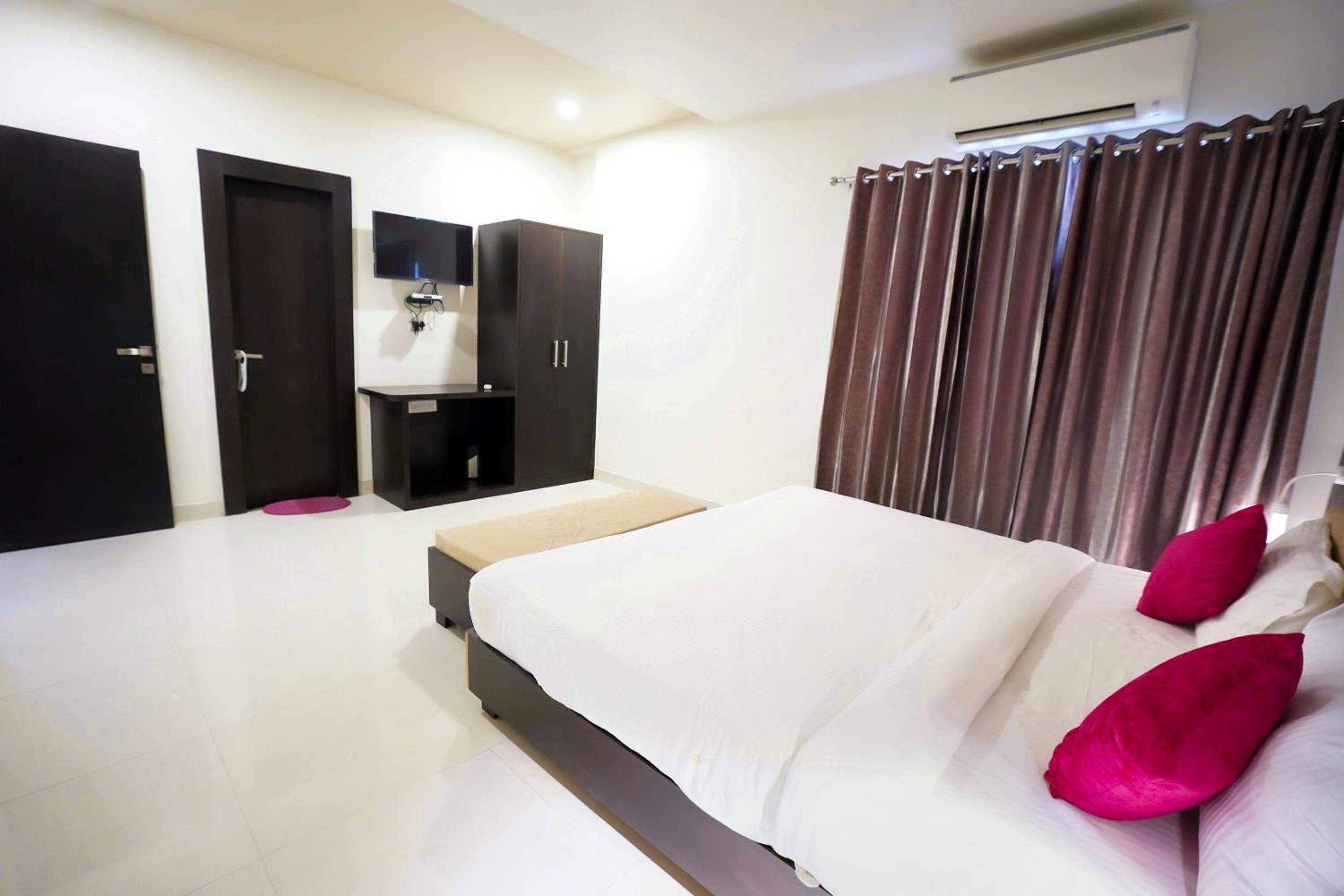 Deluxe Room - Photo 3