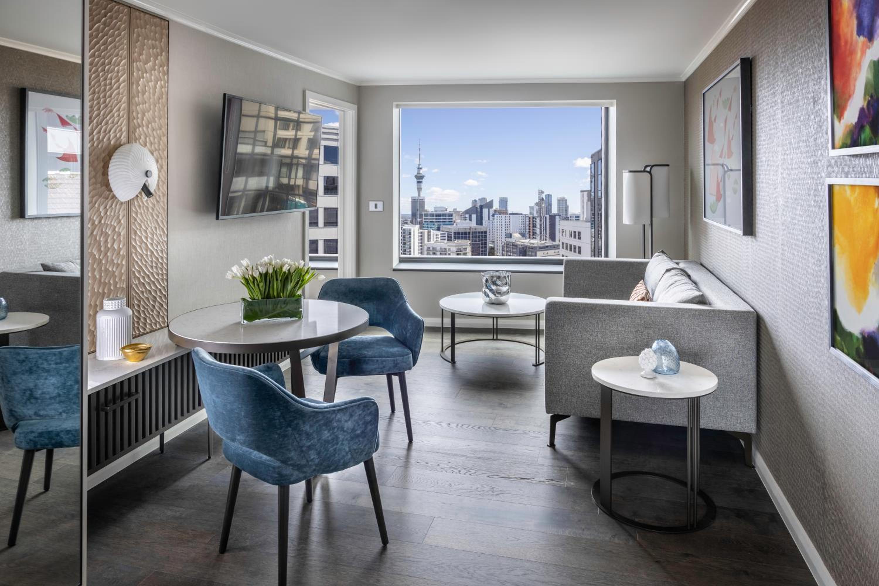 Junior Suite with Kitchenette Pinnacle Tower - Photo 1