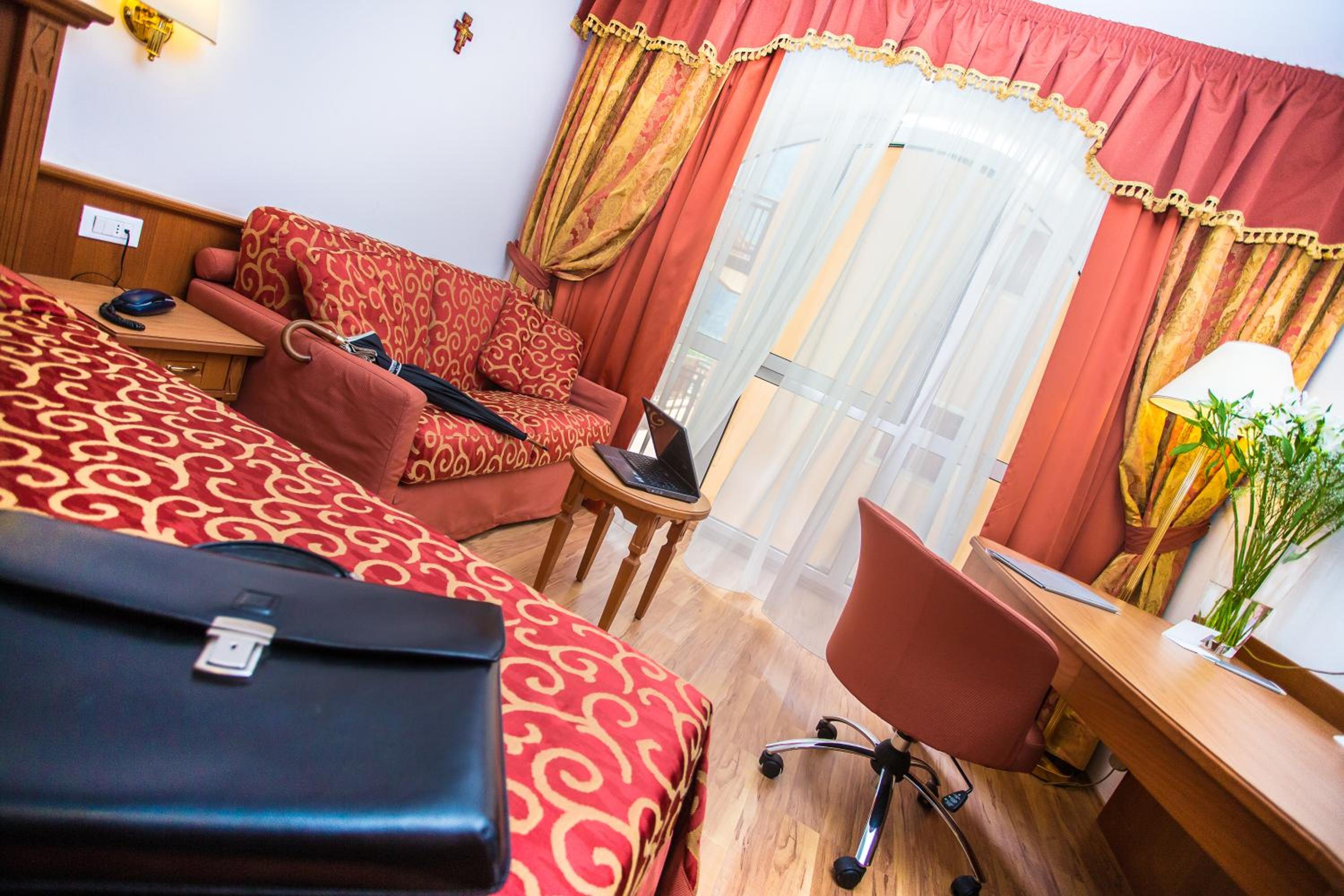 Business Triple Room - Photo 4